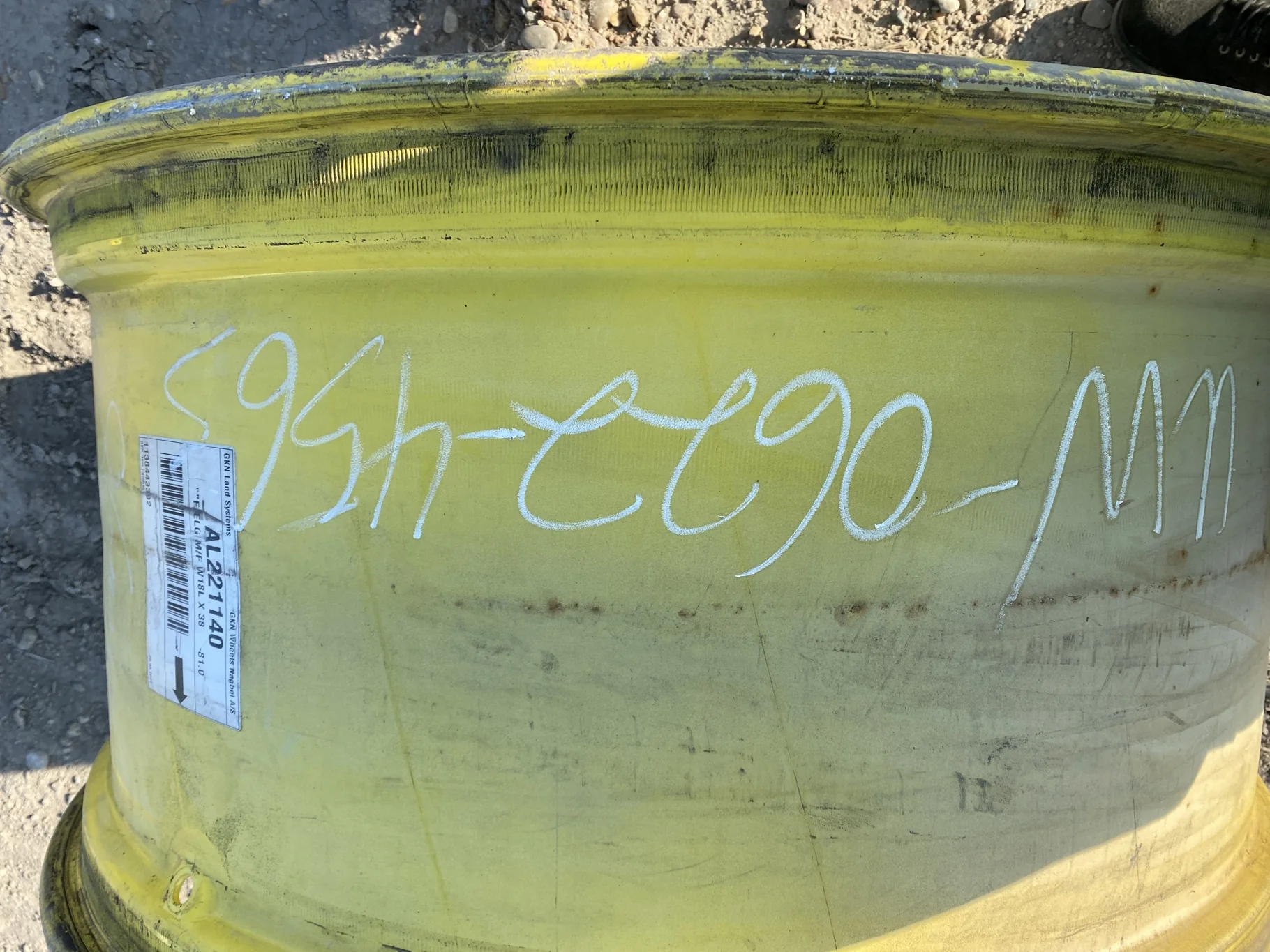 Used 18 X 38 John Deere Yellow 12 Bolt (.937) Stub Disc (12-32.047-30.09) 6.75" BS - Good Condition image 3