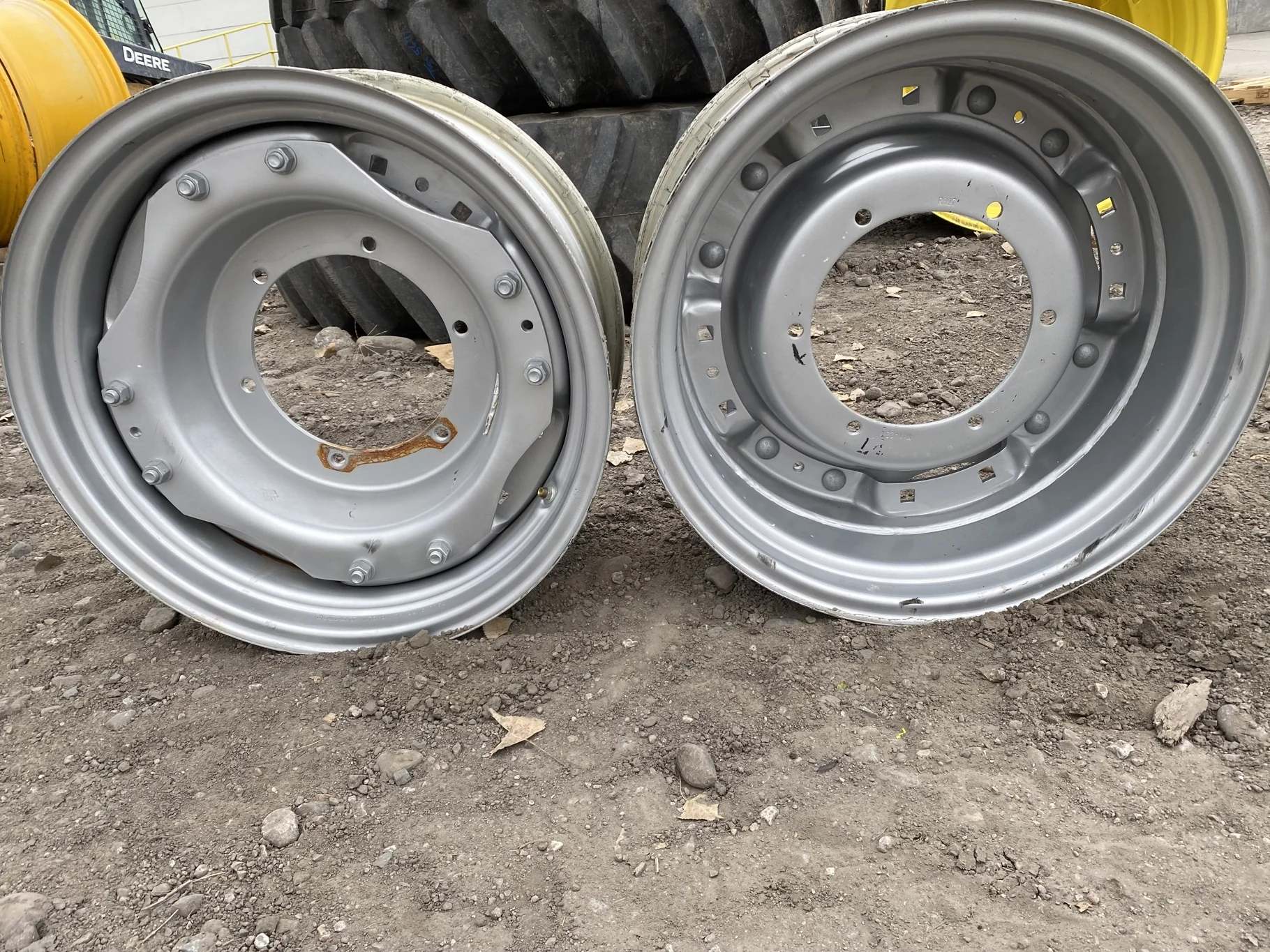 USED 10 X 24 CASE IH SILVER 6 LOOP RIM w a 24" CIH SILVER STRAIGHT PLATE CENTER 6-11-9