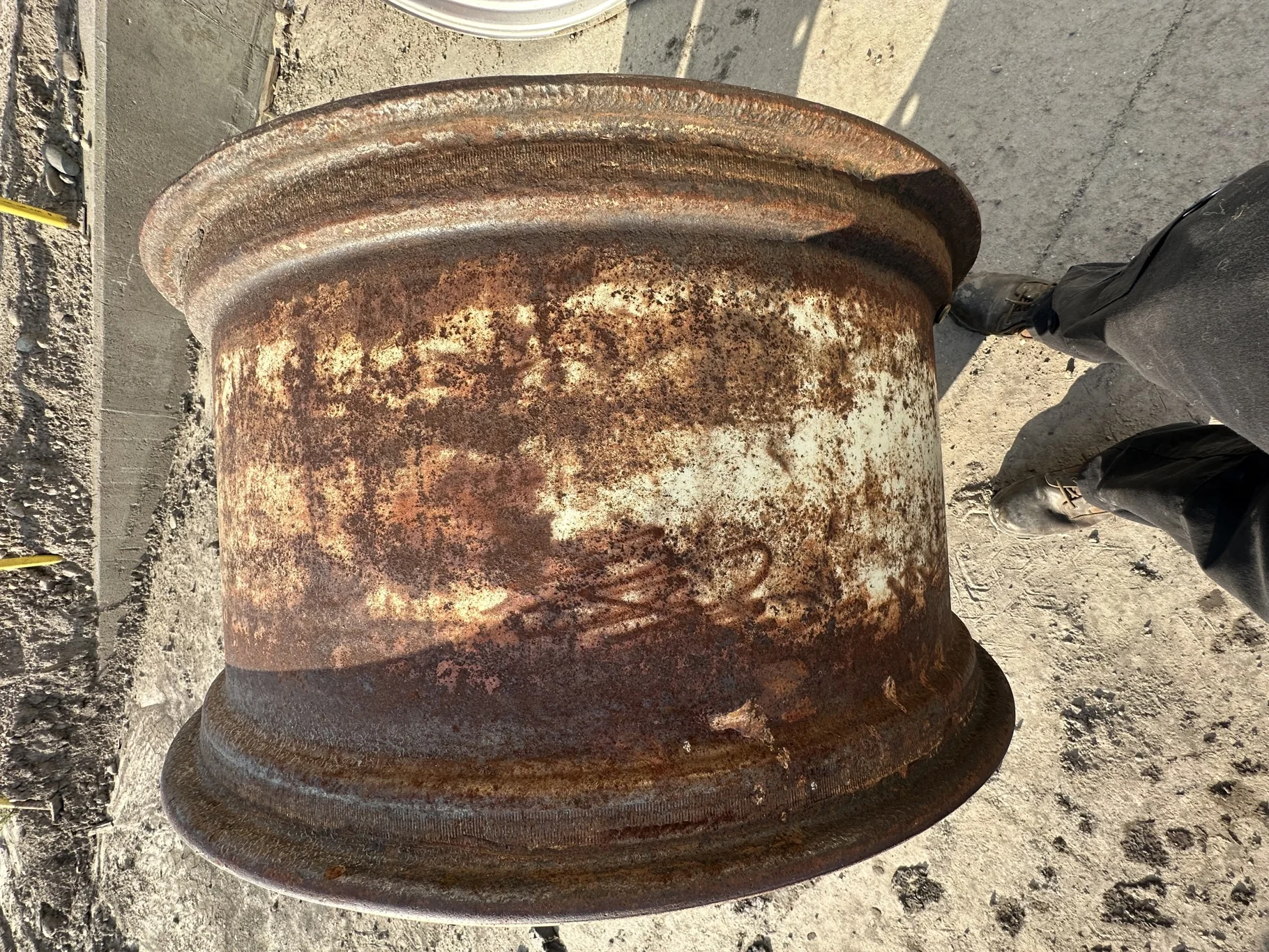 Used 18 X 38 CIH 10 Bolt Dual Wheel (10-13.189-11.09) 8.75 outset Rusty Mounting Flange image 3