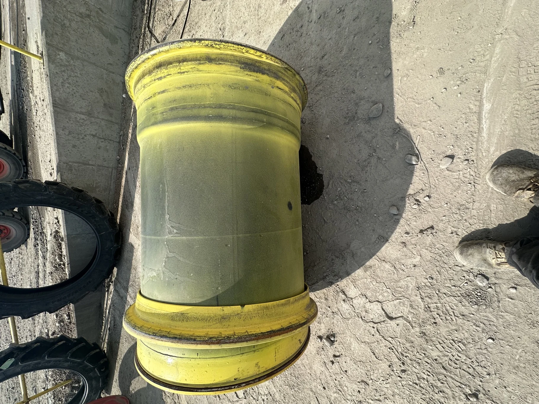 Used 44 X 32 JD 10 Bolt Combine Wheel (10-13.187-11.060) 1" Inset - Good Condition image 3