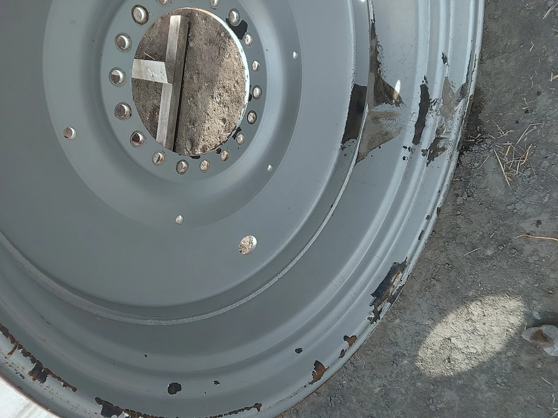 Used 16 X 46 Case IH 18 Bolt (1.06) Dual Wheel -1" image 4