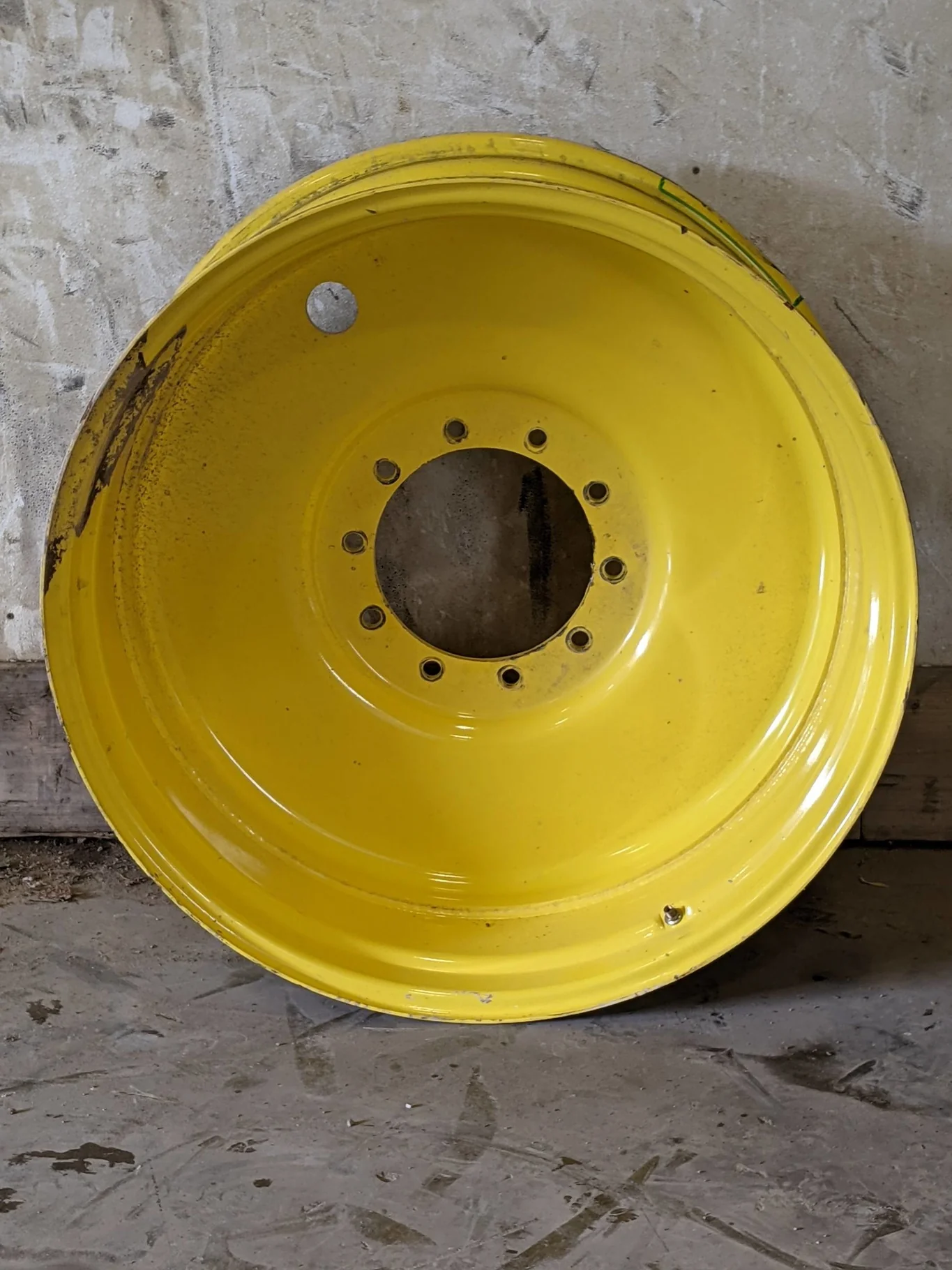 Used 18 X 38 10-13.189-11.07 - 2.62 JD YELLOW SPRAYER WHEEL 7.25" backside