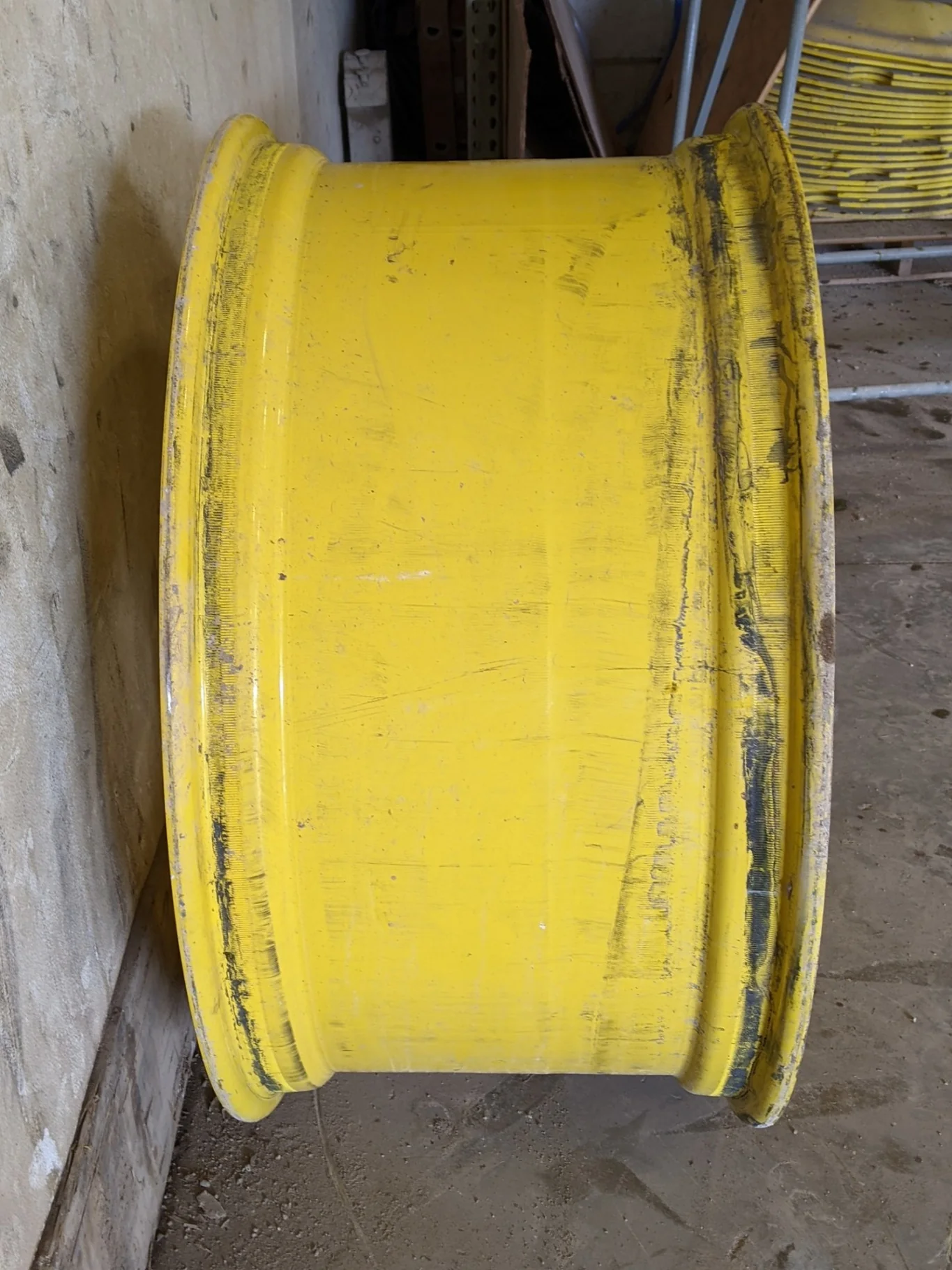 Used 18 X 38 10-13.189-11.07 - 2.62 JD YELLOW SPRAYER WHEEL 7.25" backside image 2