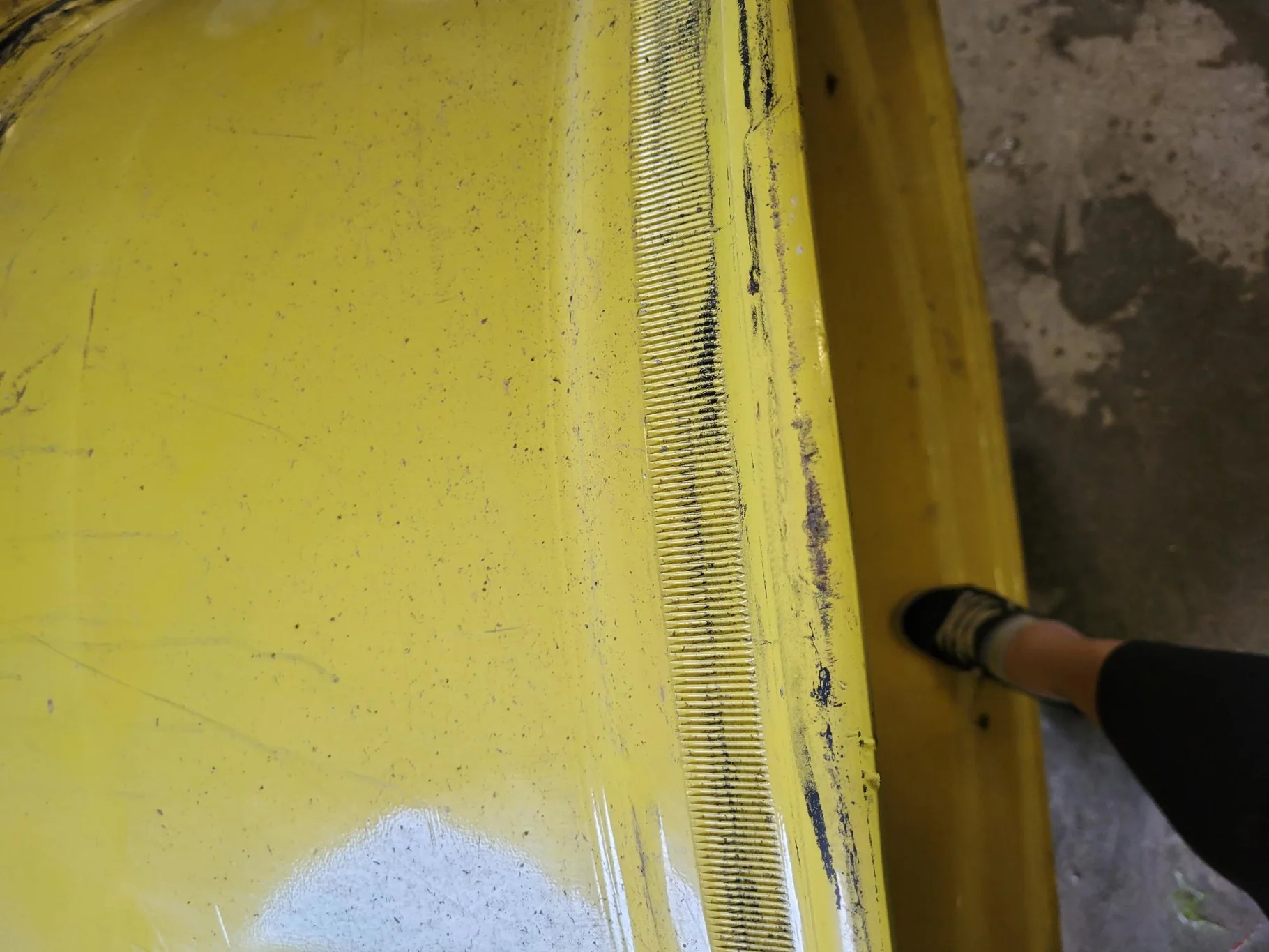 Used 18 X 38 10-13.189-11.07 - 2.62 JD YELLOW SPRAYER WHEEL 7.25" backside image 4