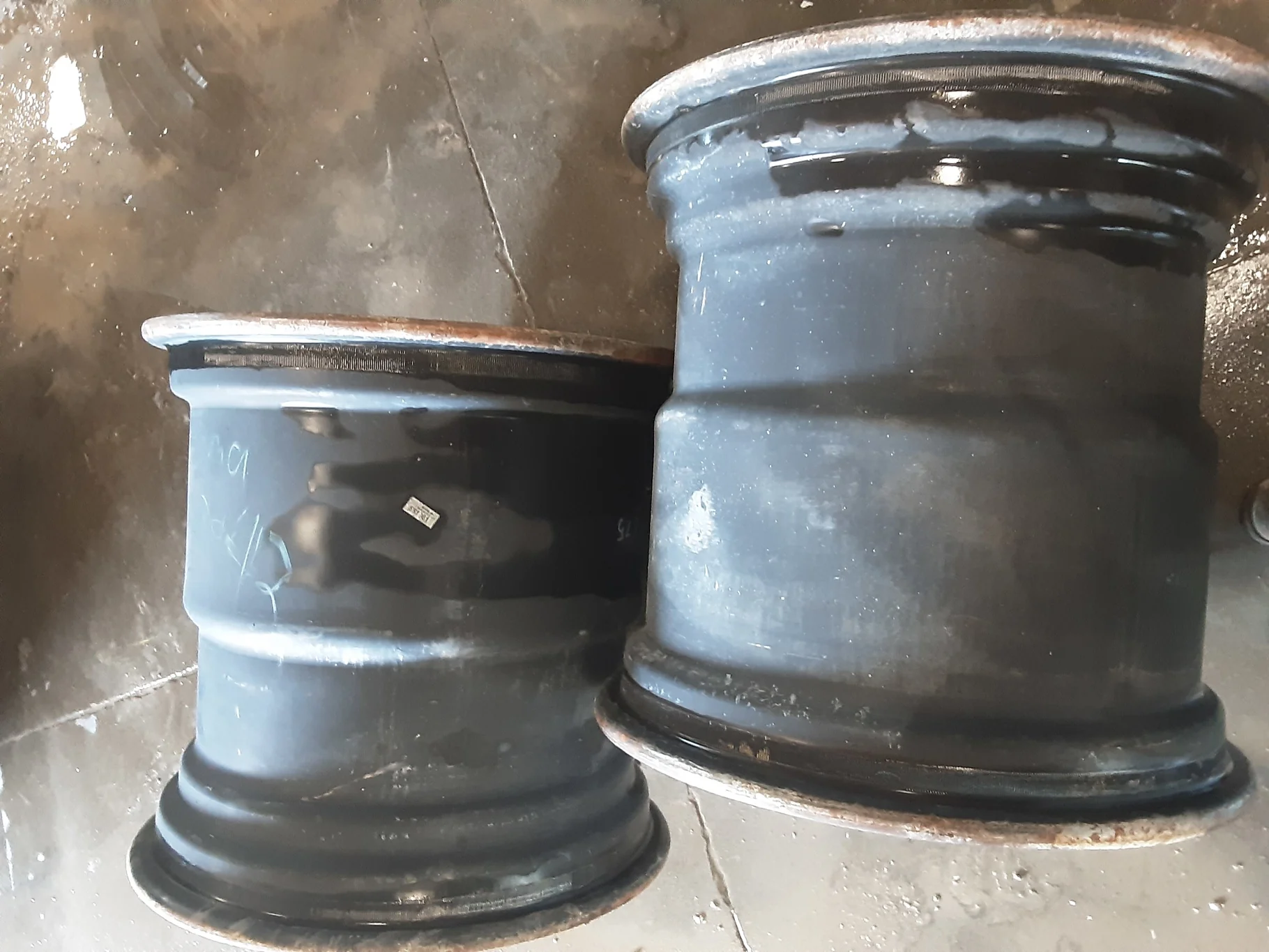 Used 25 X 26 CIH Silver 10 Bolt Combine Rim image 3