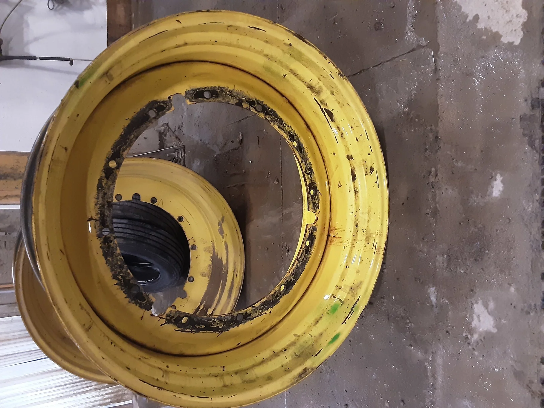 Used 20 X 46 John Deere Yellow 12 Bolt Sprayer Stub Disc (12-32.047-30.17) 2.12" In image 2