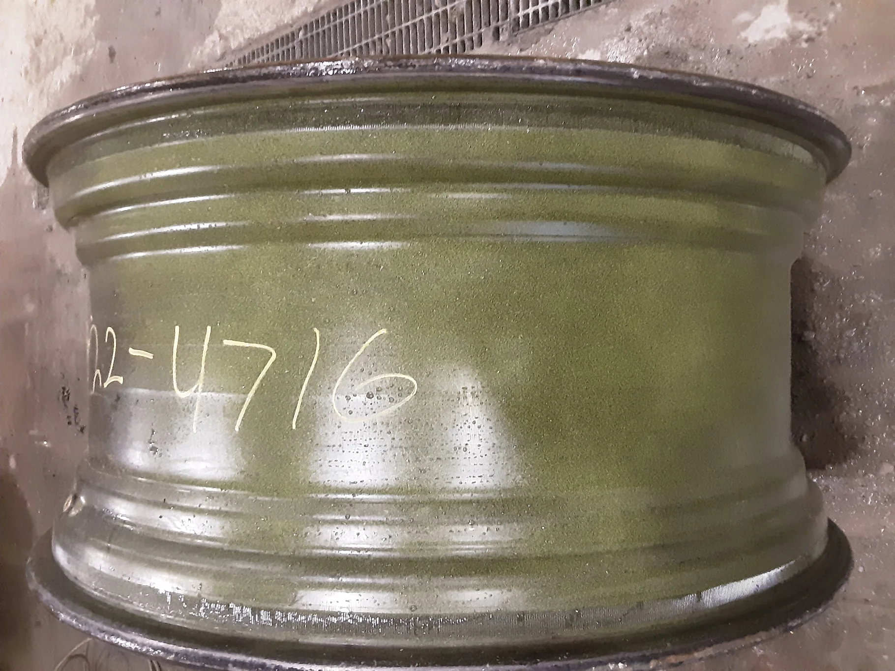 Used 20 X 46 John Deere Yellow 12 Bolt Sprayer Stub Disc (12-32.047-30.17) 2.12" In image 3