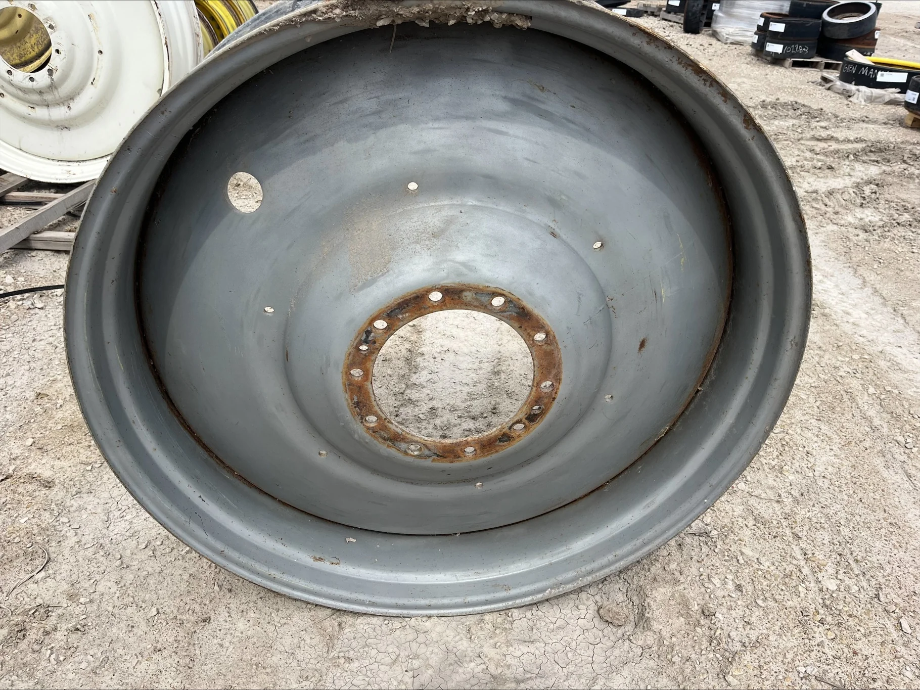 Used 13 X 46 CIH silver 10 bolt dual wheel..  _x000D_
(SCRATCHES, FAIDED PAIN, GASHES) image 2
