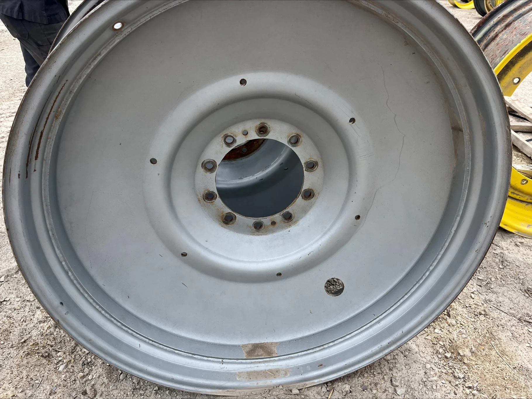 Used 13 X 46 CIH silver 10 bolt dual wheel..  _x000D_
(SCRATCHES, FAIDED PAIN, GASHES) image 3