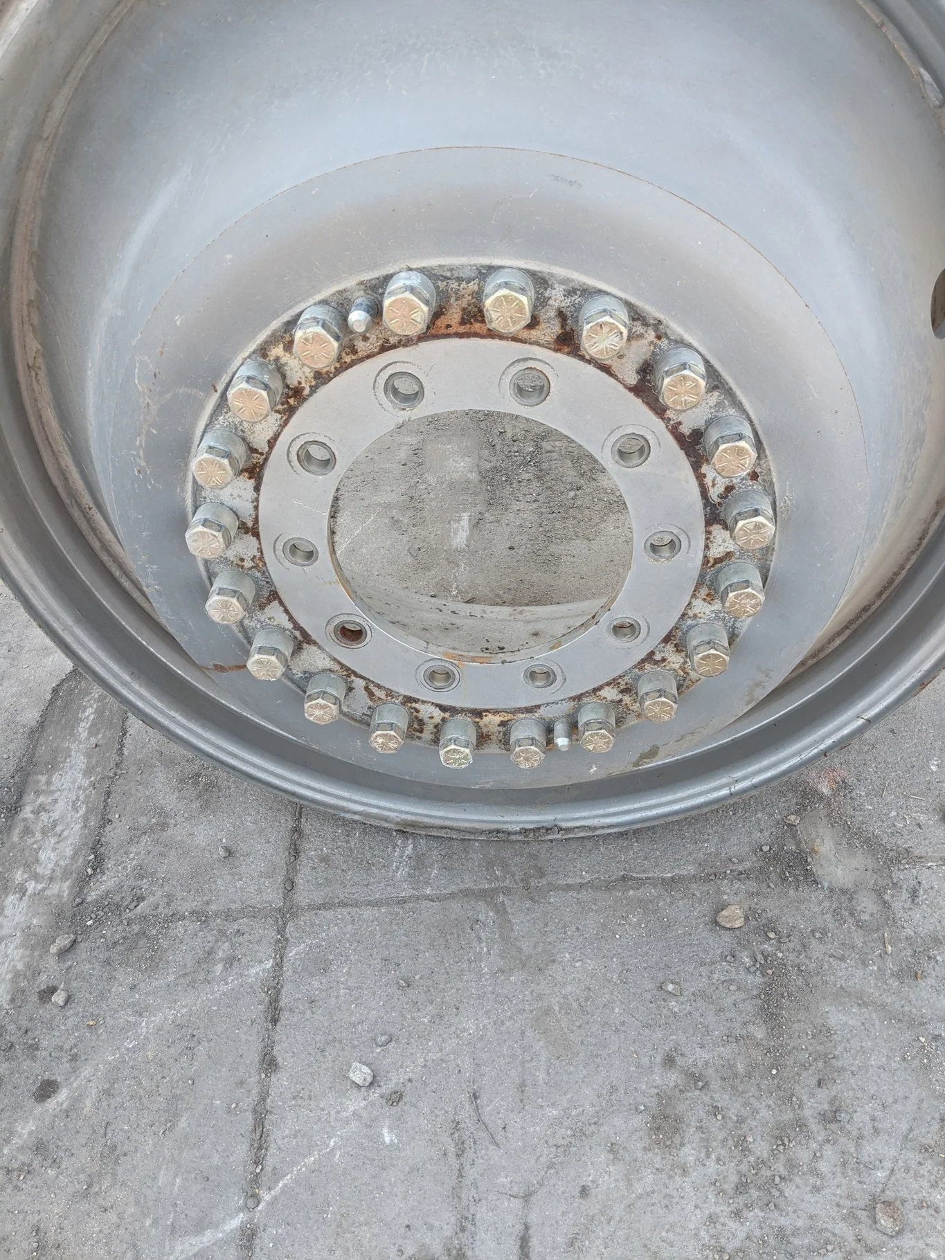 Used 15 X 42 Case IH Silver 20 Bolt Straddle Dual Wheel (20-13.189-11.071) 15" IN - Good Condition image 4