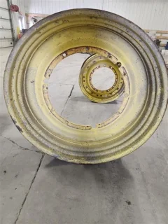 Used 15 x 50 10 Bolt Yellow Stub Disc Wheel image 2