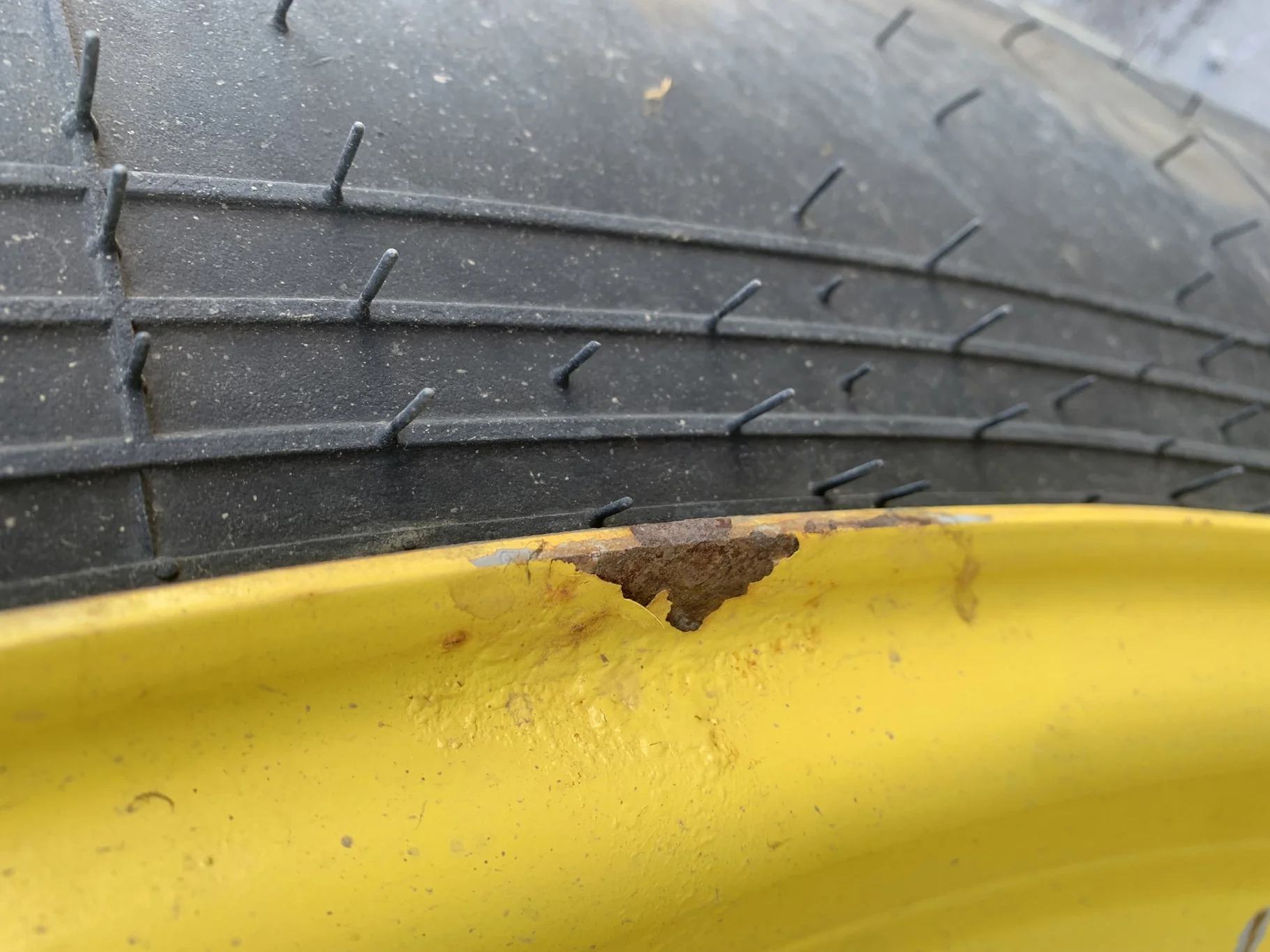 Used 15 X 50 John Deere Yellow 12 Bolt (.984) Sprayer Stub Disc Wheel (12-32.047-30.17) 2.81" In image 2