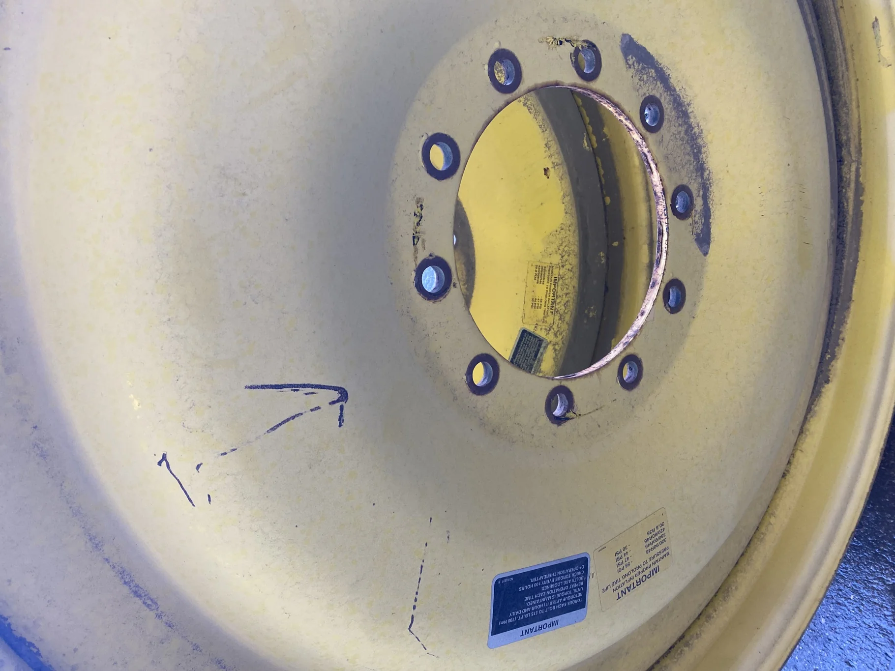 Used 12 X 46 John Deere Yellow 10 Bolt Sprayer Wheel (10-13.189-11.09)  _x000D_
(Faded Paint, Rust S image 2