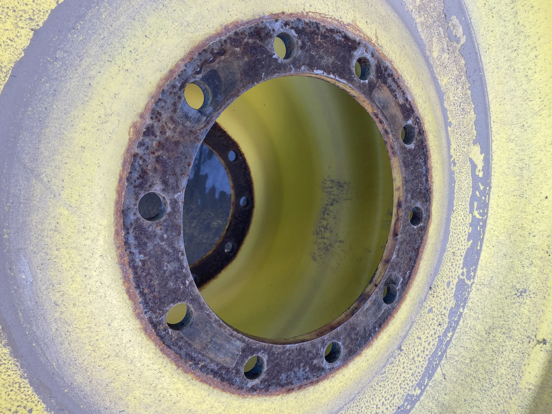 Used 12 X 46 John Deere Yellow 10 Bolt Sprayer Wheel (10-13.189-11.09)  _x000D_
(Faded Paint, Rust S image 4