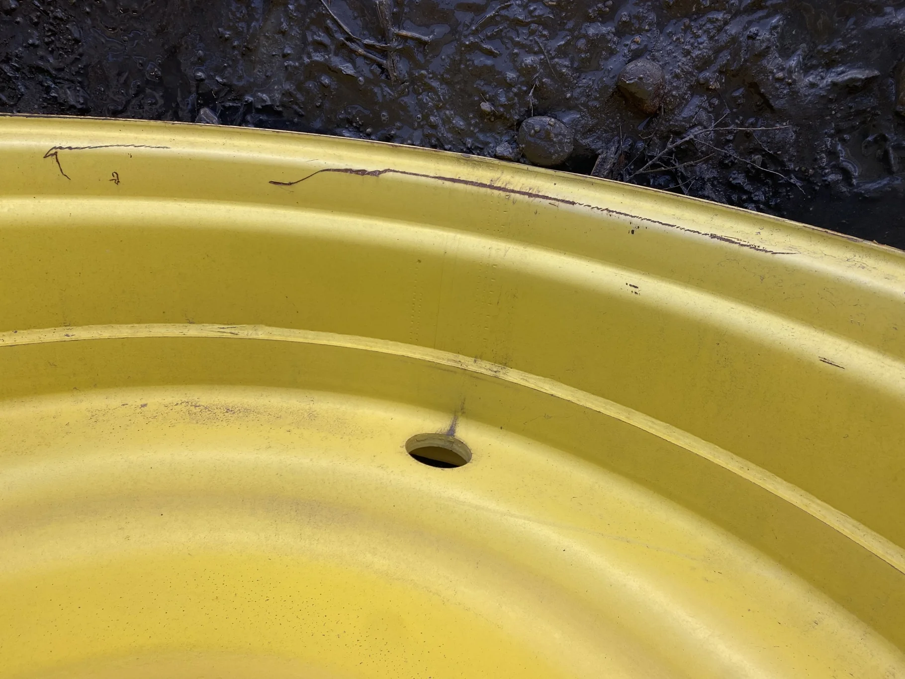 Used 12 X 46 John Deere Yellow 10 Bolt Sprayer Wheel (10-13.189-11.09)  _x000D_
(Faded Paint, Rust S image 6