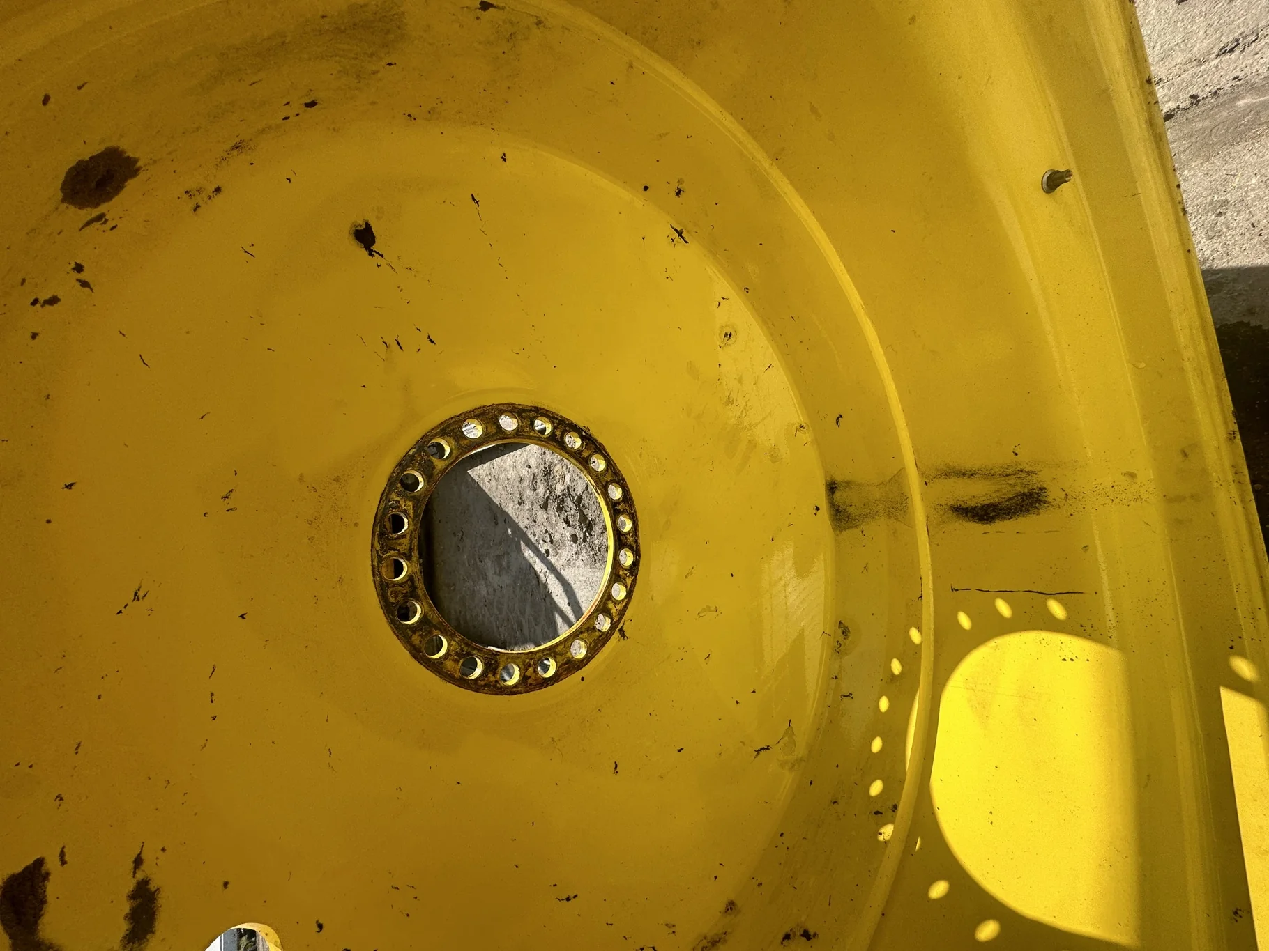 USED 18 X 42 20-13.187-10.5-15.00 (OUTSIDE) DOLLY DUAL YELLOW WHEEL image 2