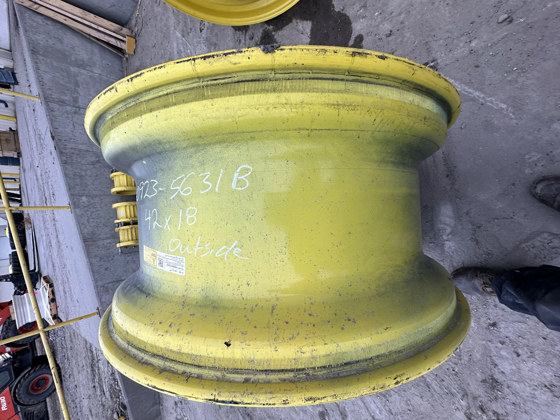 USED 18 X 42 20-13.187-10.5-15.00 (OUTSIDE) DOLLY DUAL YELLOW WHEEL