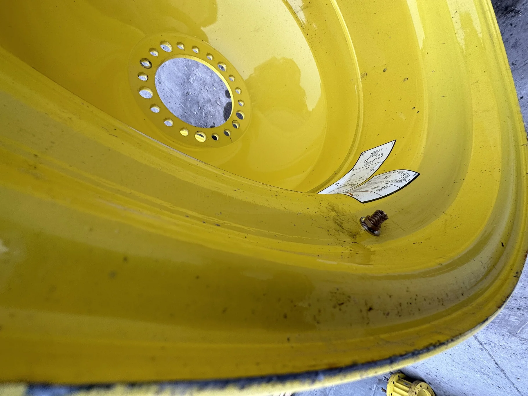 USED 18 X 42 20-13.187-10.5-15.00 (OUTSIDE) DOLLY DUAL YELLOW WHEEL image 5