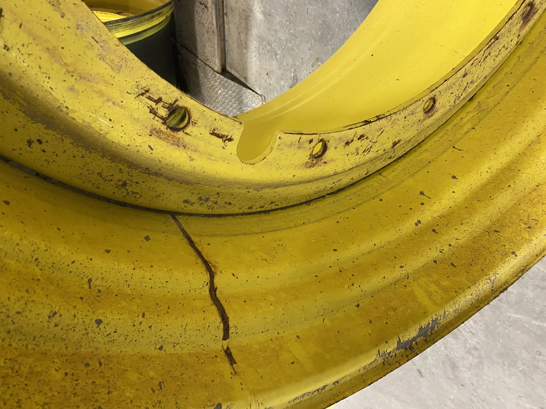 Used 25 X 46 John Deere Yellow 12 Bolt (.906) Sprayer Stub Disc (12-32.047-30.078) - (rust, scratche image 6