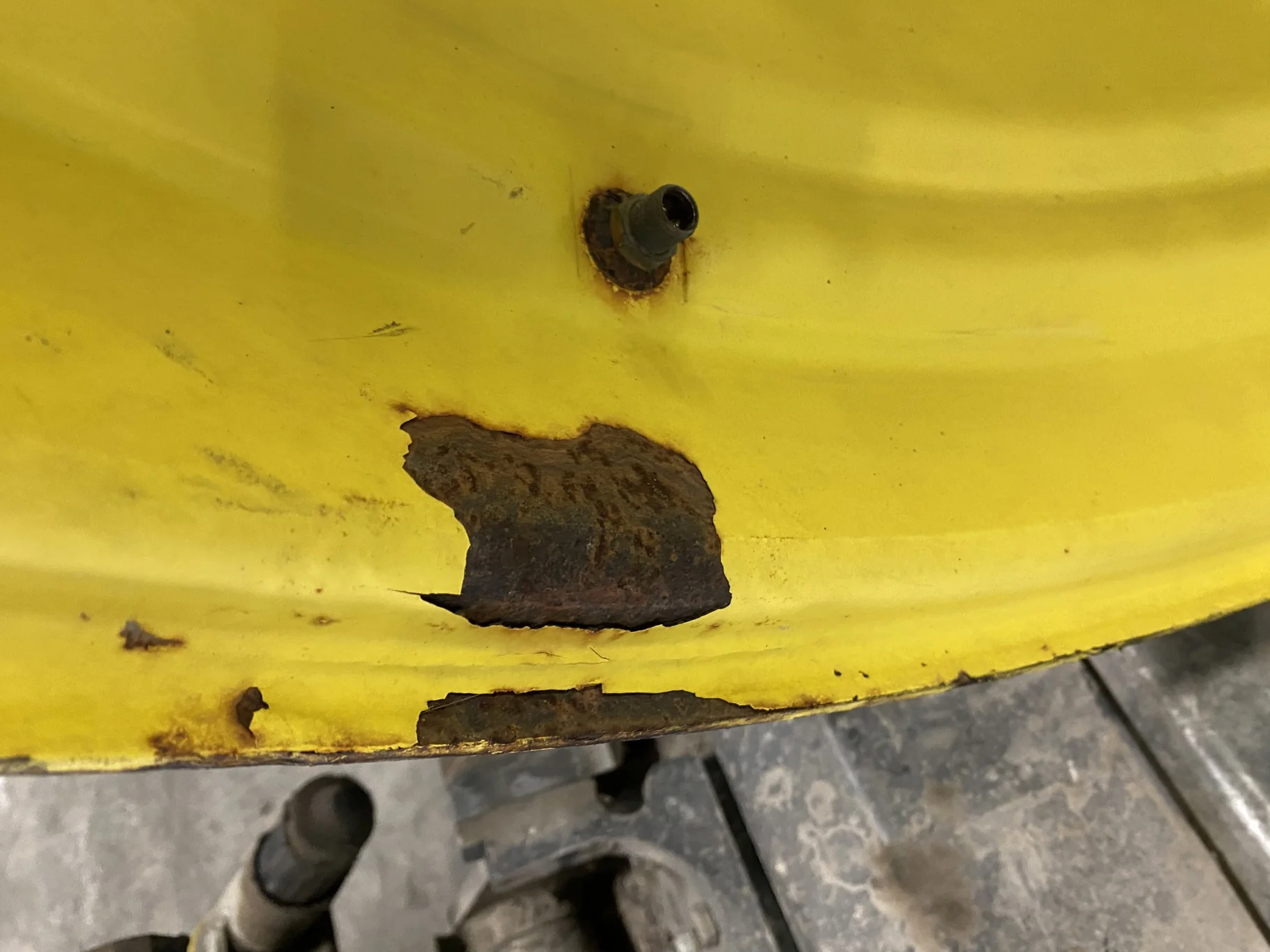 Used 25 X 46 John Deere Yellow 12 Bolt (.906) Sprayer Stub Disc (12-32.047-30.078) - (rust, scratche image 7