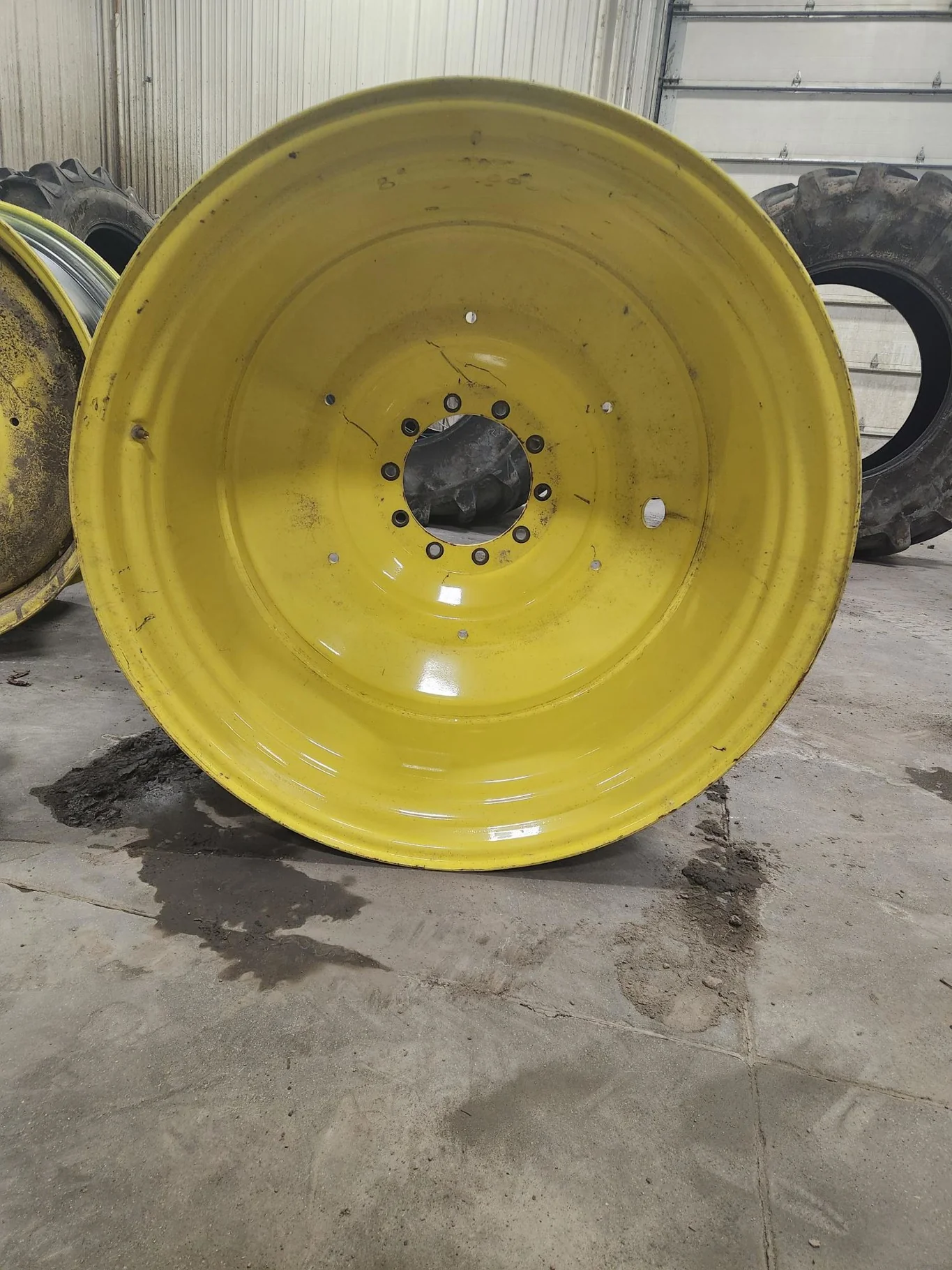 Used 23 x 42 (10-13.189-11.07) 13.63" Outset Dual Wheel Yellow
