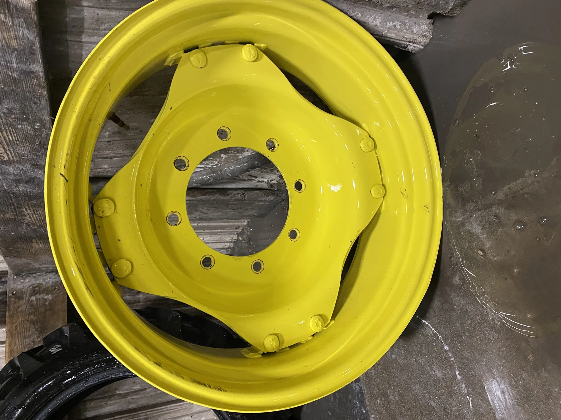 Used 8 X 24 John Deere Yellow 8 Bolt (.826) 6 Loop Wheel and Formed Center (8-10.826-8.755) 
(Scratc image 5