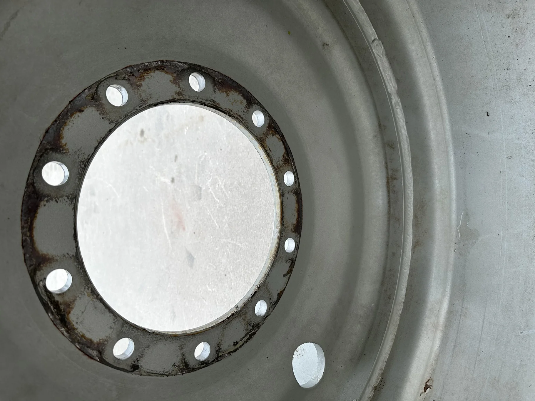 Used 27 X 32 Agco Gray 10 Bolt (.906) Combine/Grain Cart Wheel (10-13.189-11.07) +2.76 inset - Good image 2