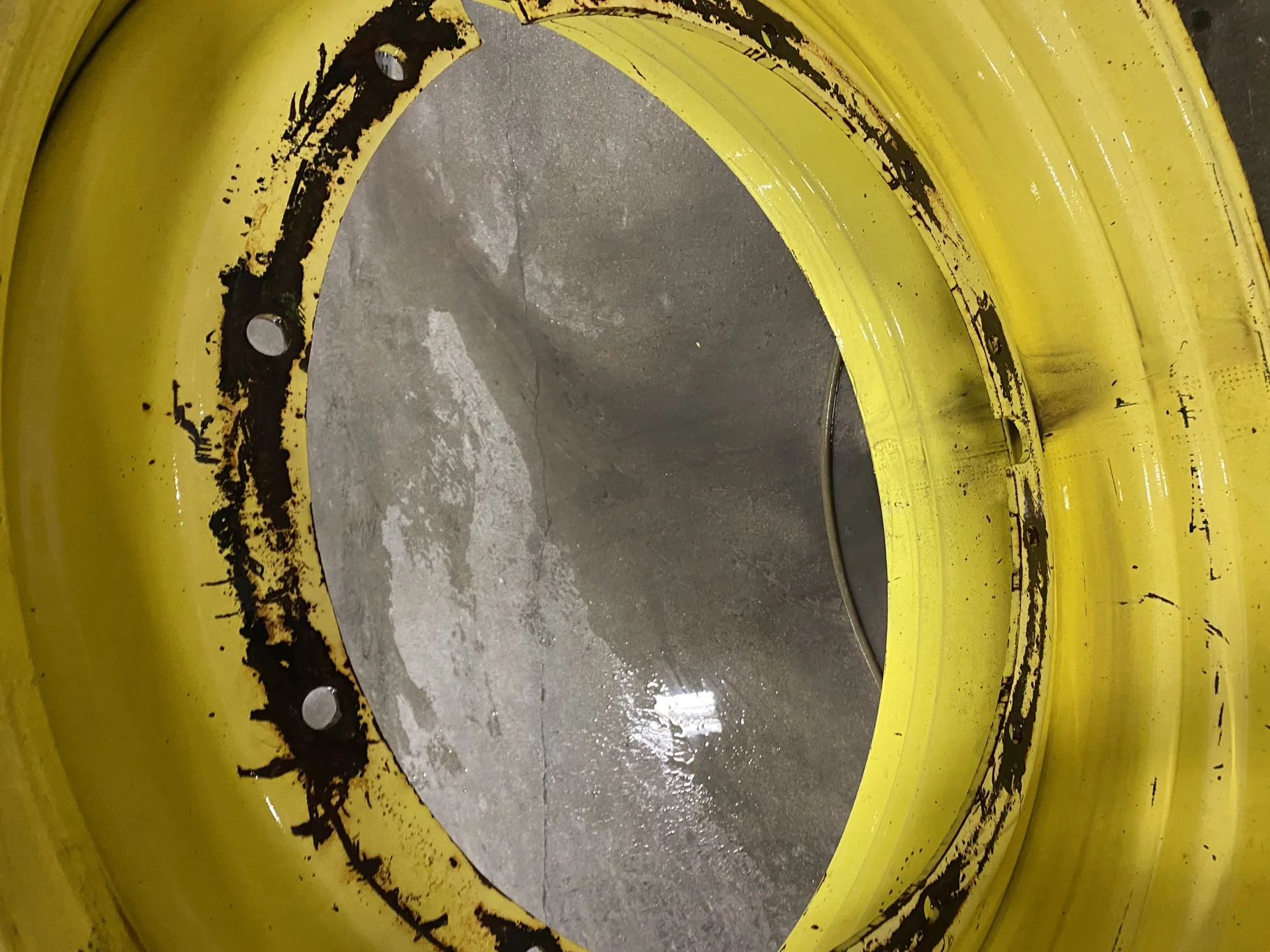 Used 20 X 46 John Deere Yellow 12 Bolt Sprayer Stub Disc (12-32.047-30.17) 2.12 inset (scratches, ga image 4