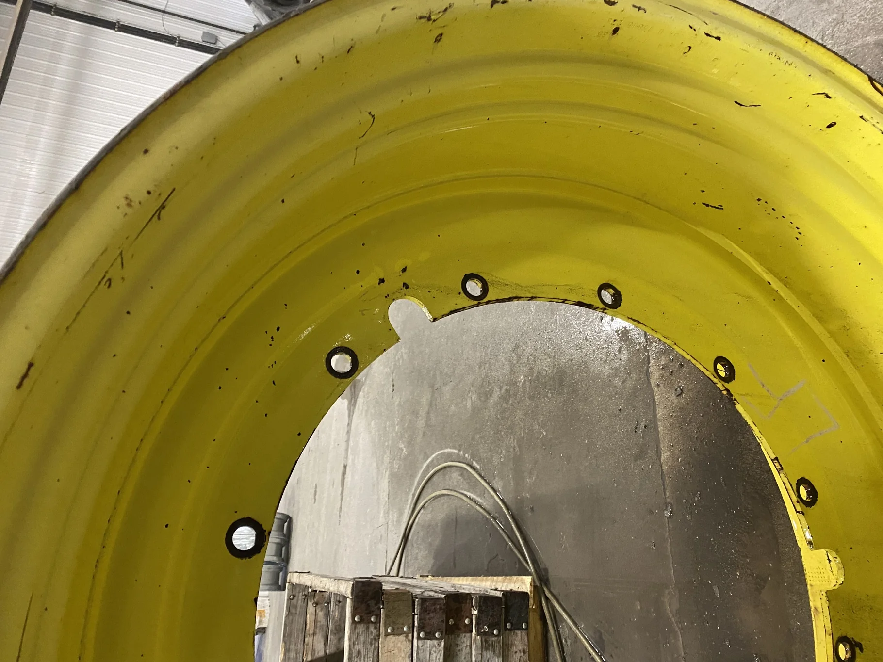 Used 20 X 46 John Deere Yellow 12 Bolt Sprayer Stub Disc (12-32.047-30.17) 2.12 inset (scratches, ga image 6