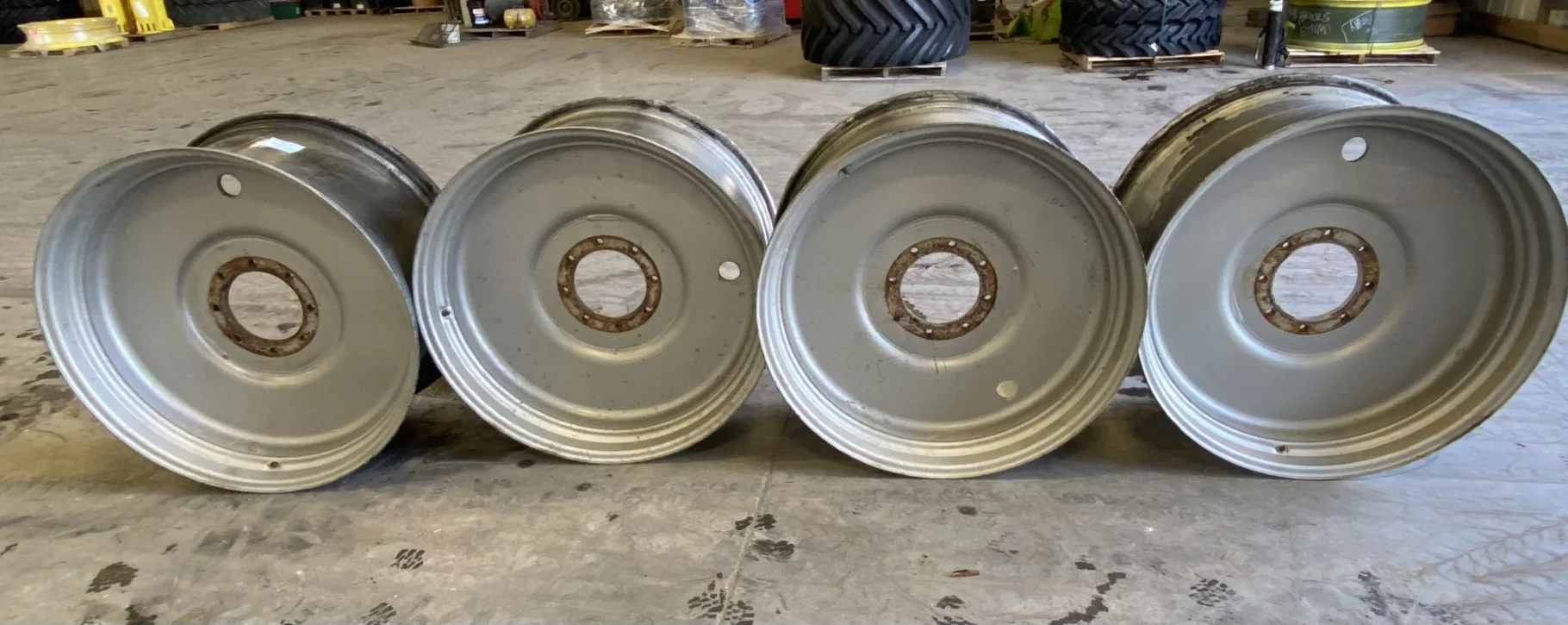 Used 18 X 38 Miller Silver 8 Bolt (.844) Sprayer Wheel (8-10.625-8.625) 1.5 Offset - Good Condition