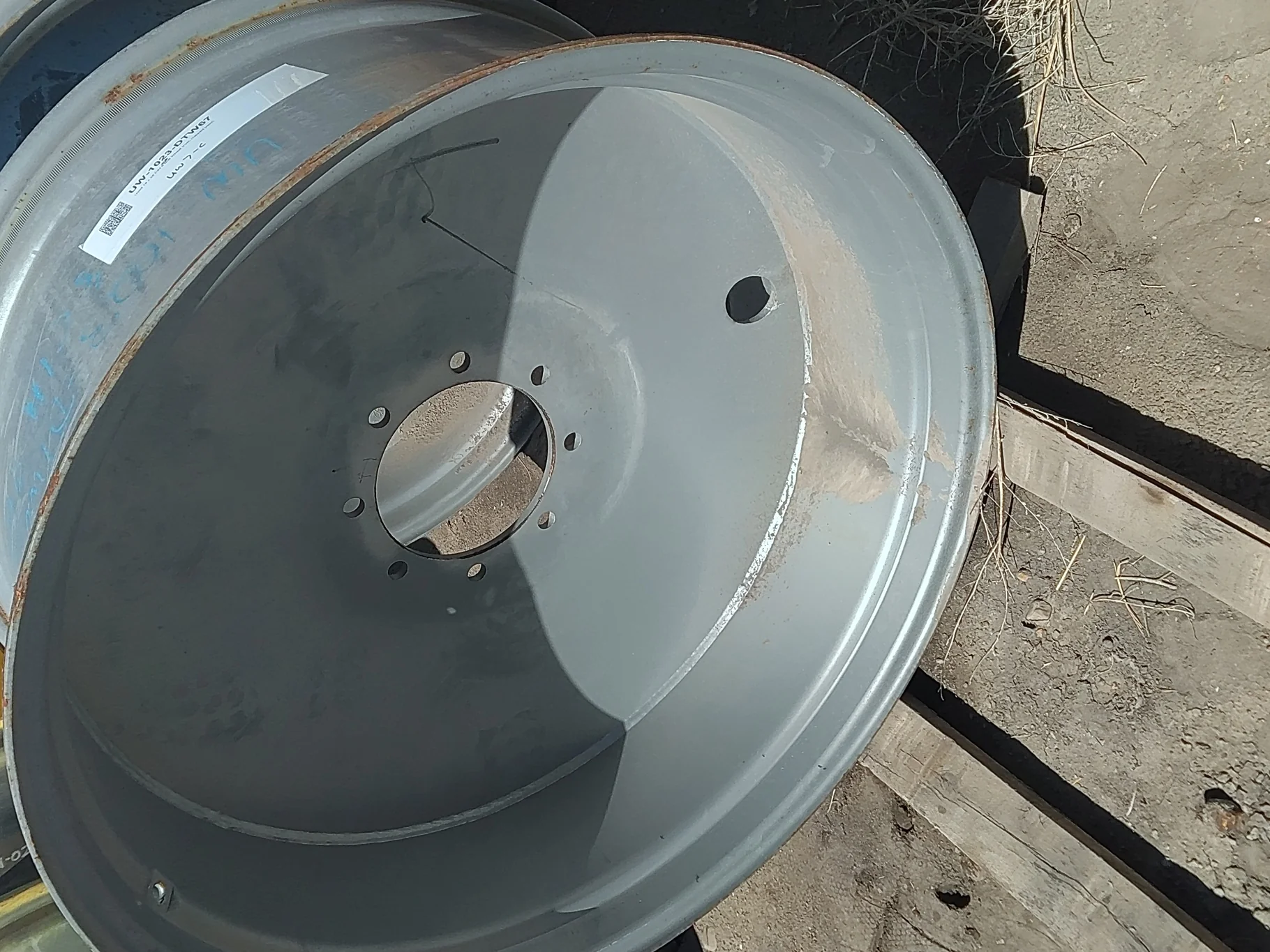 Used 18 x 38 CIH 8 Bolt Wheel (rust, chipped paint)