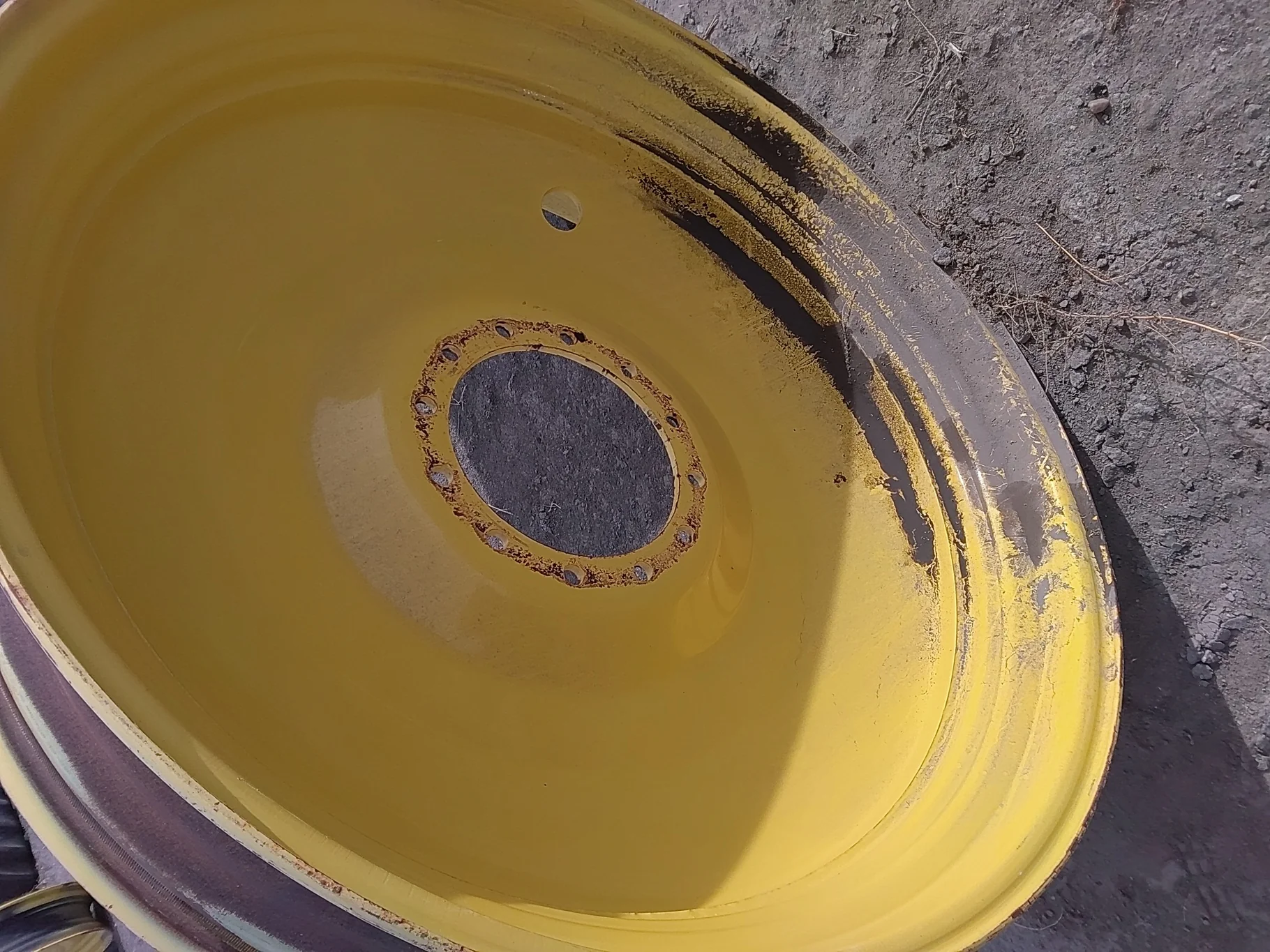 Used 13 X 46 John Deere Yellow 12 Bolt (.905) Bubble Disc (12-13.976-11.857) 7" Offset image 4