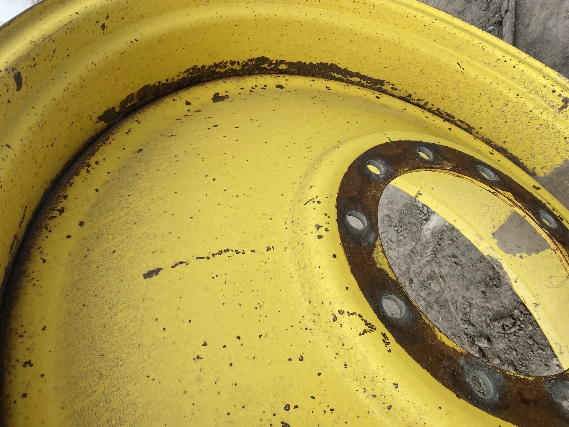 Used 16 X 42 John Deere Yellow 10 Bolt Dual Wheel (10-13.189-11.09) 6.38 IN - Fair Condition (Faded image 4