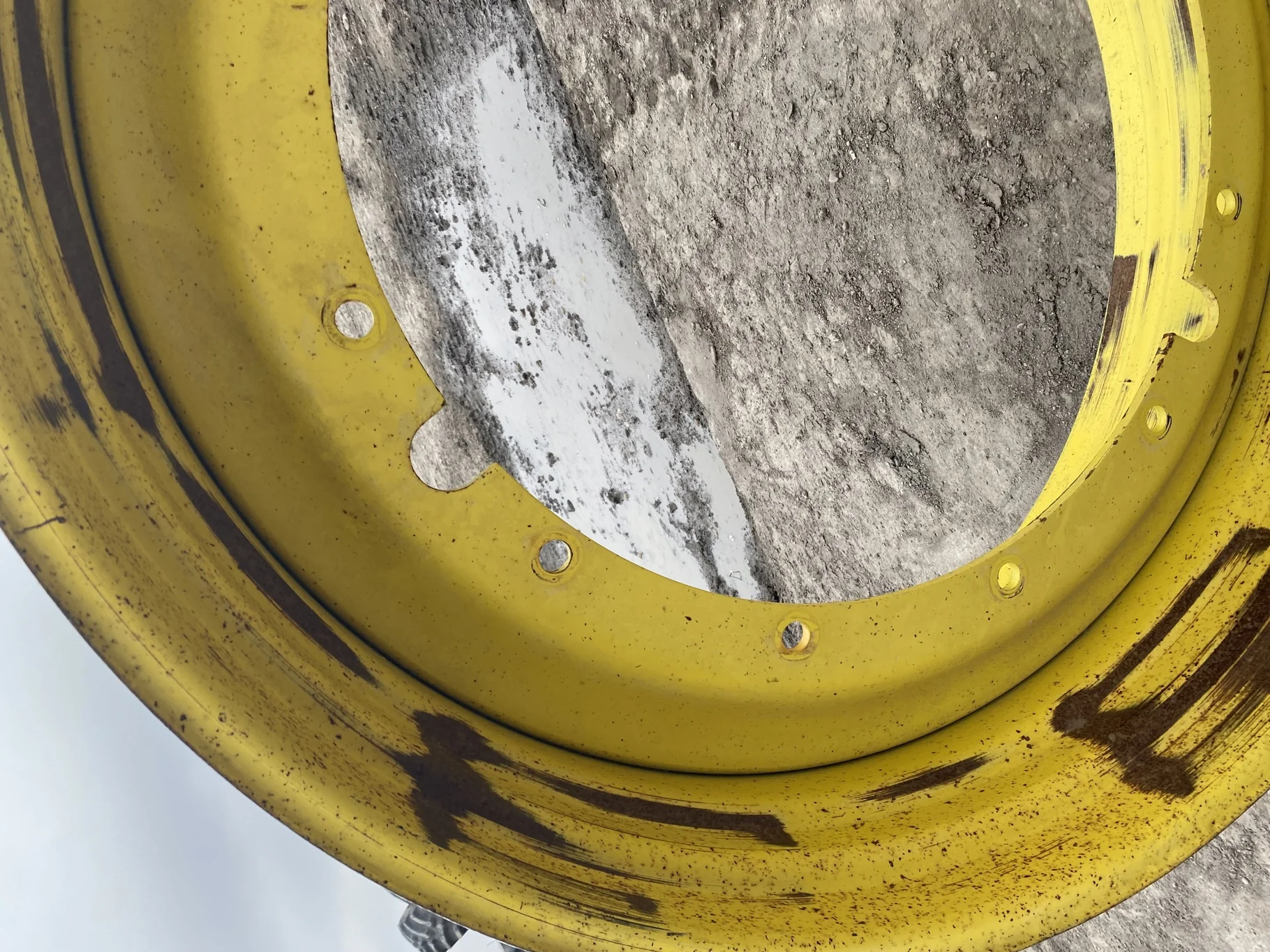 Used 16 X 46 John Deere Yellow 12 Bolt Stub Disc (12-32.047-30.078) 3.1" Offset - Fair Condition  _x image 2