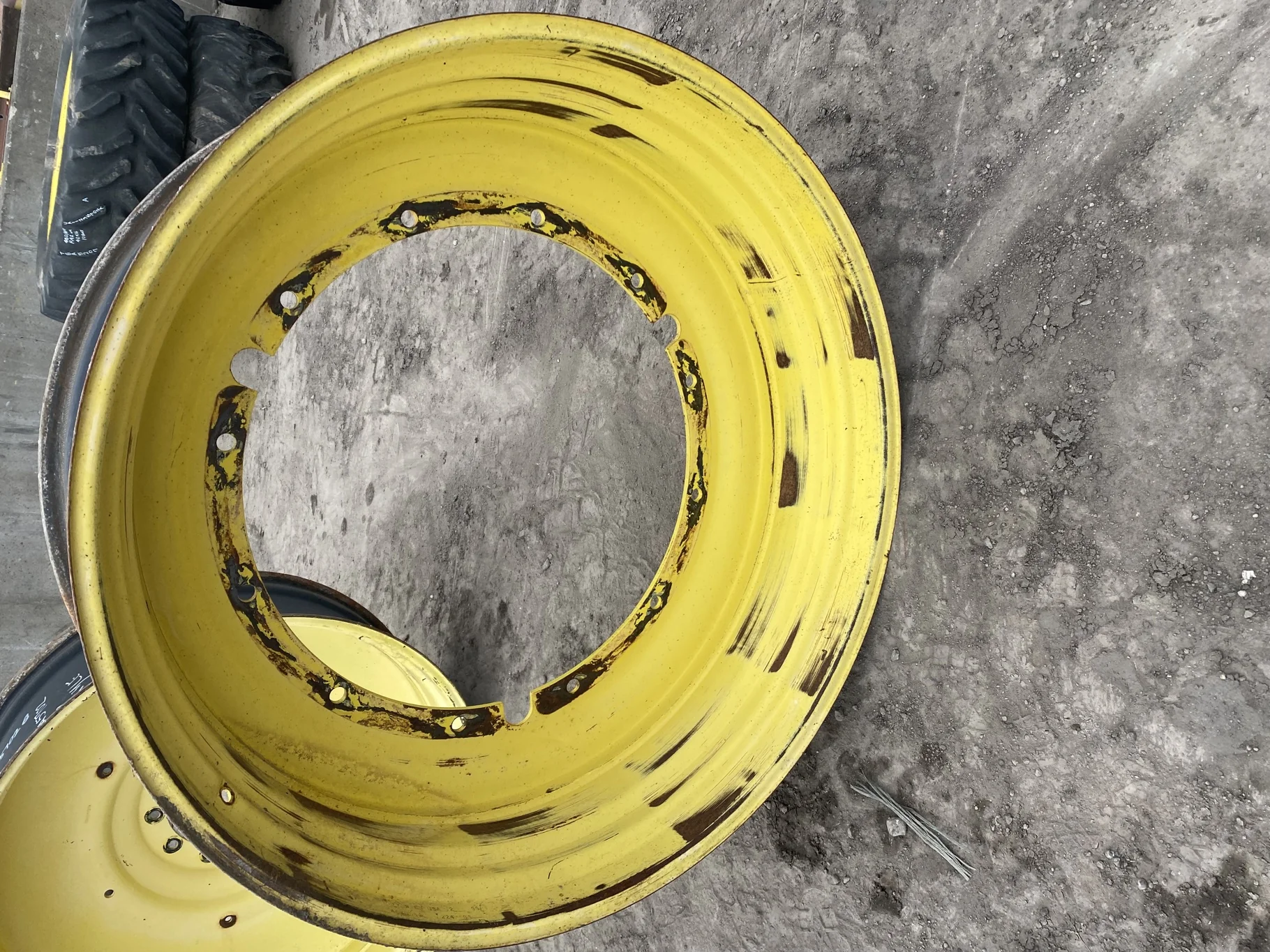 Used 16 X 46 John Deere Yellow 12 Bolt Stub Disc (12-32.047-30.078) 3.1" Offset - Fair Condition  _x image 4