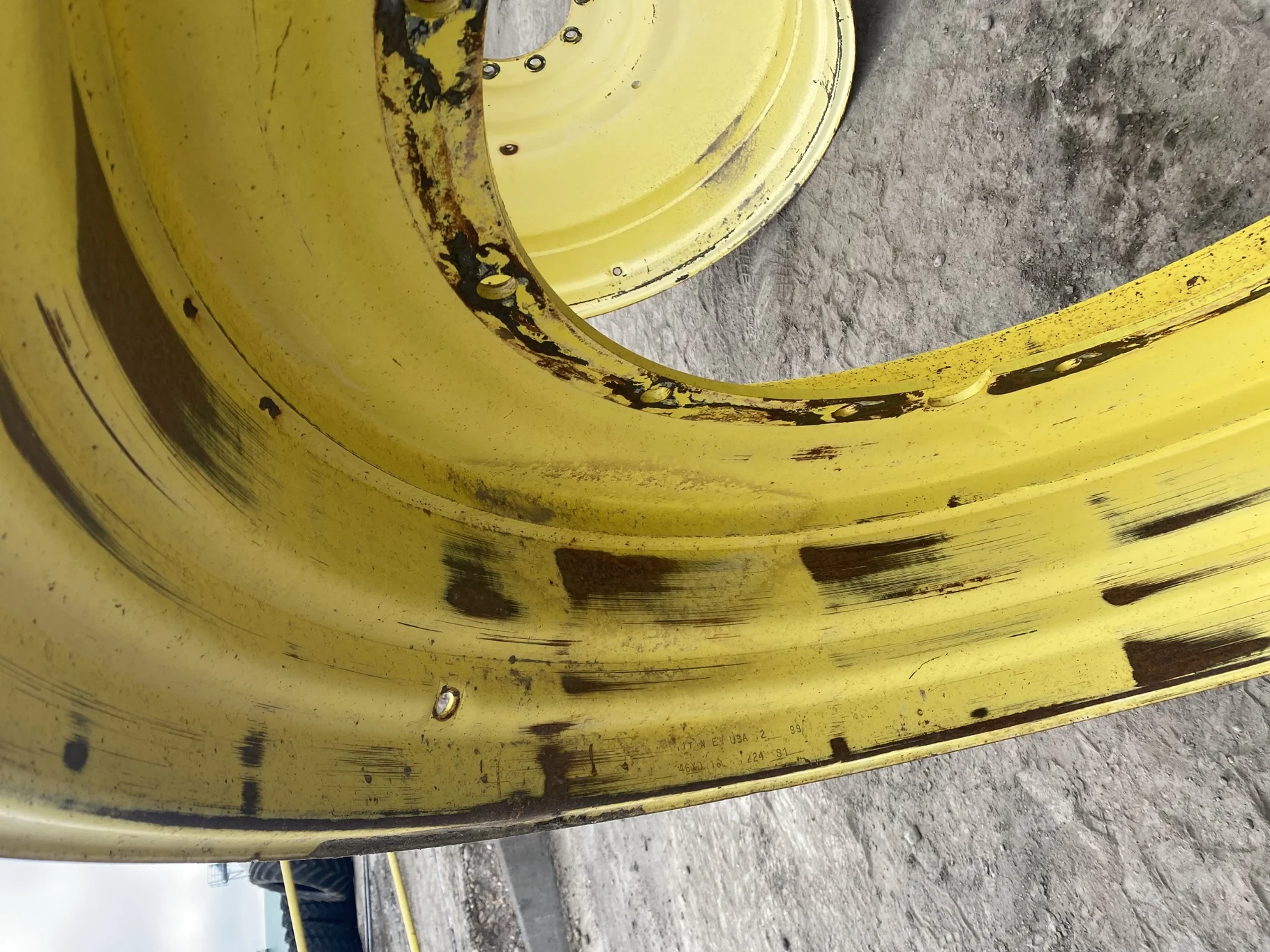 Used 16 X 46 John Deere Yellow 12 Bolt Stub Disc (12-32.047-30.078) 3.1" Offset - Fair Condition  _x image 5
