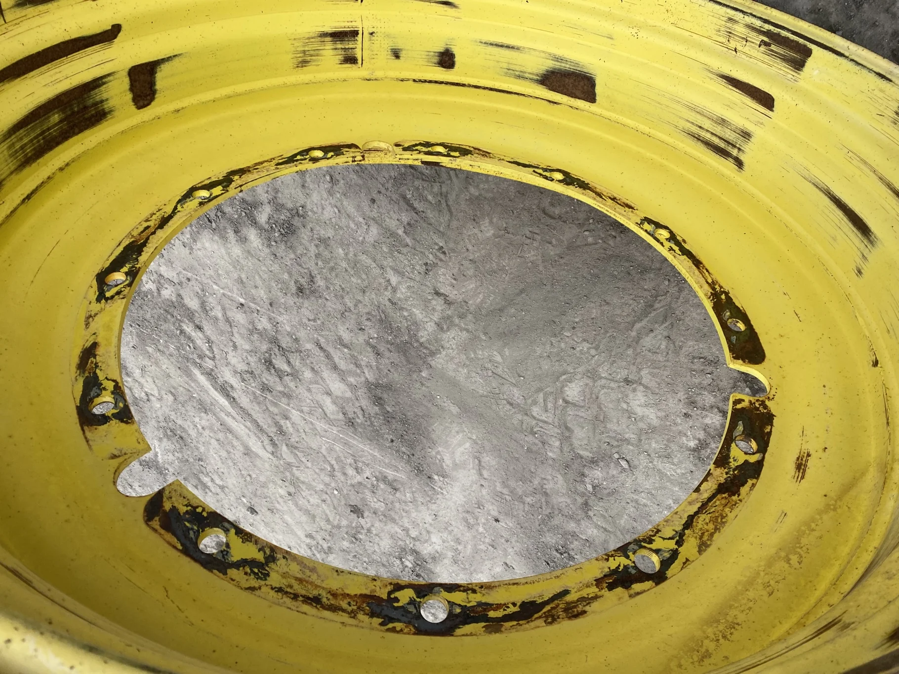 Used 16 X 46 John Deere Yellow 12 Bolt Stub Disc (12-32.047-30.078) 3.1" Offset - Fair Condition  _x image 6