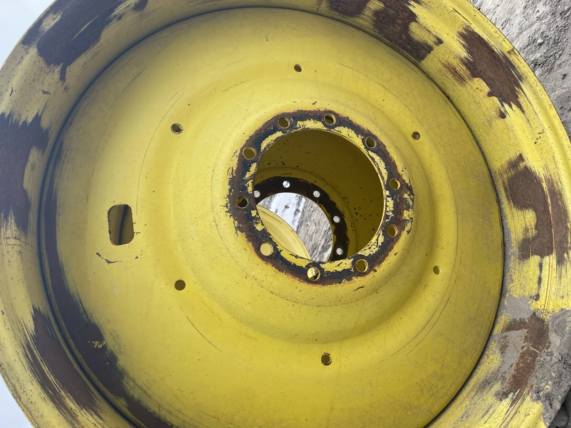 Used 16 X 46 John Deere 10 Bolt Dual Wheel  (10-13.18-11.09) 6.37" IN  _x000D_
(Faded, Rust, Peeling image 2