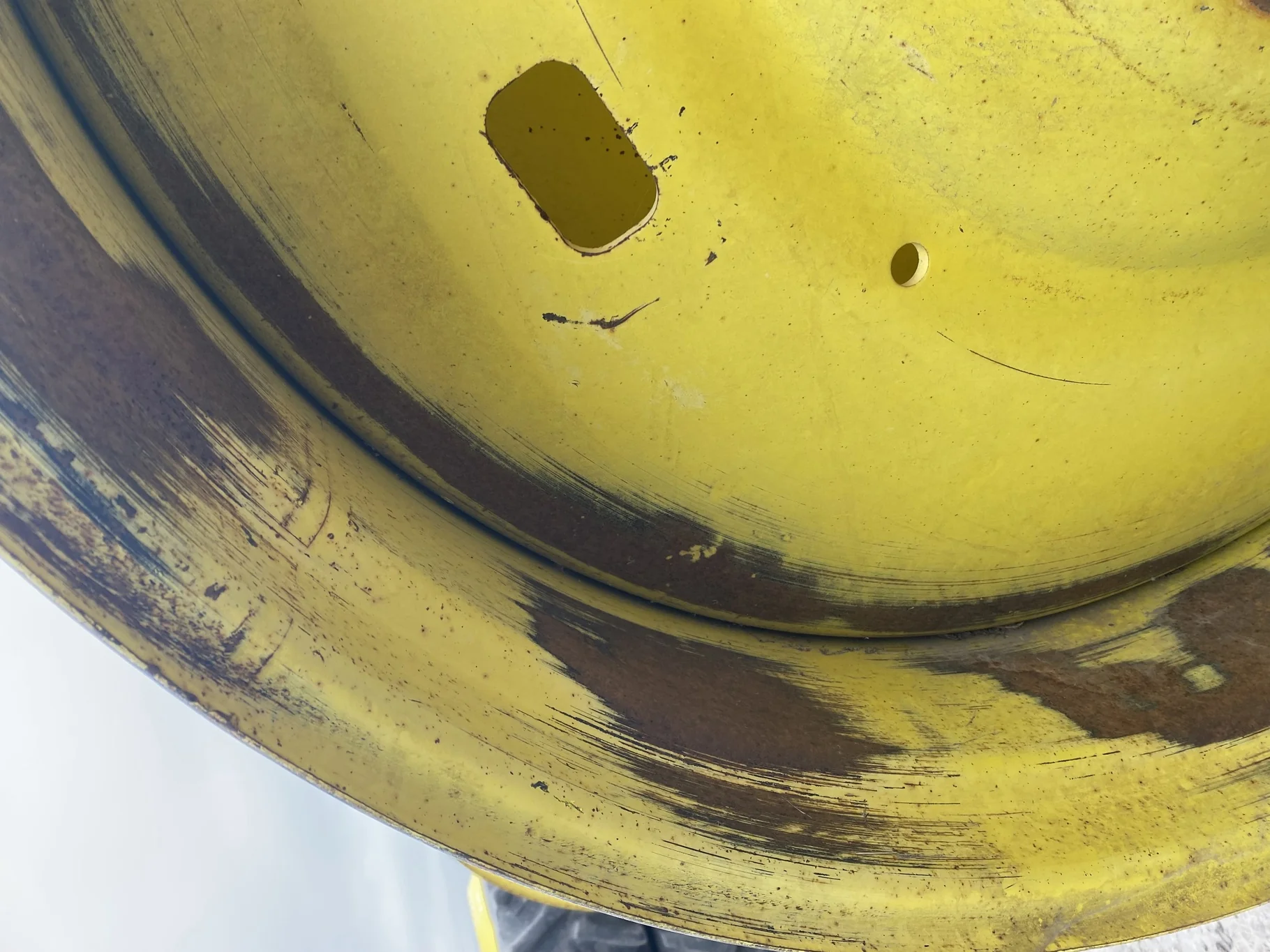 Used 16 X 46 John Deere 10 Bolt Dual Wheel  (10-13.18-11.09) 6.37" IN  _x000D_
(Faded, Rust, Peeling image 3
