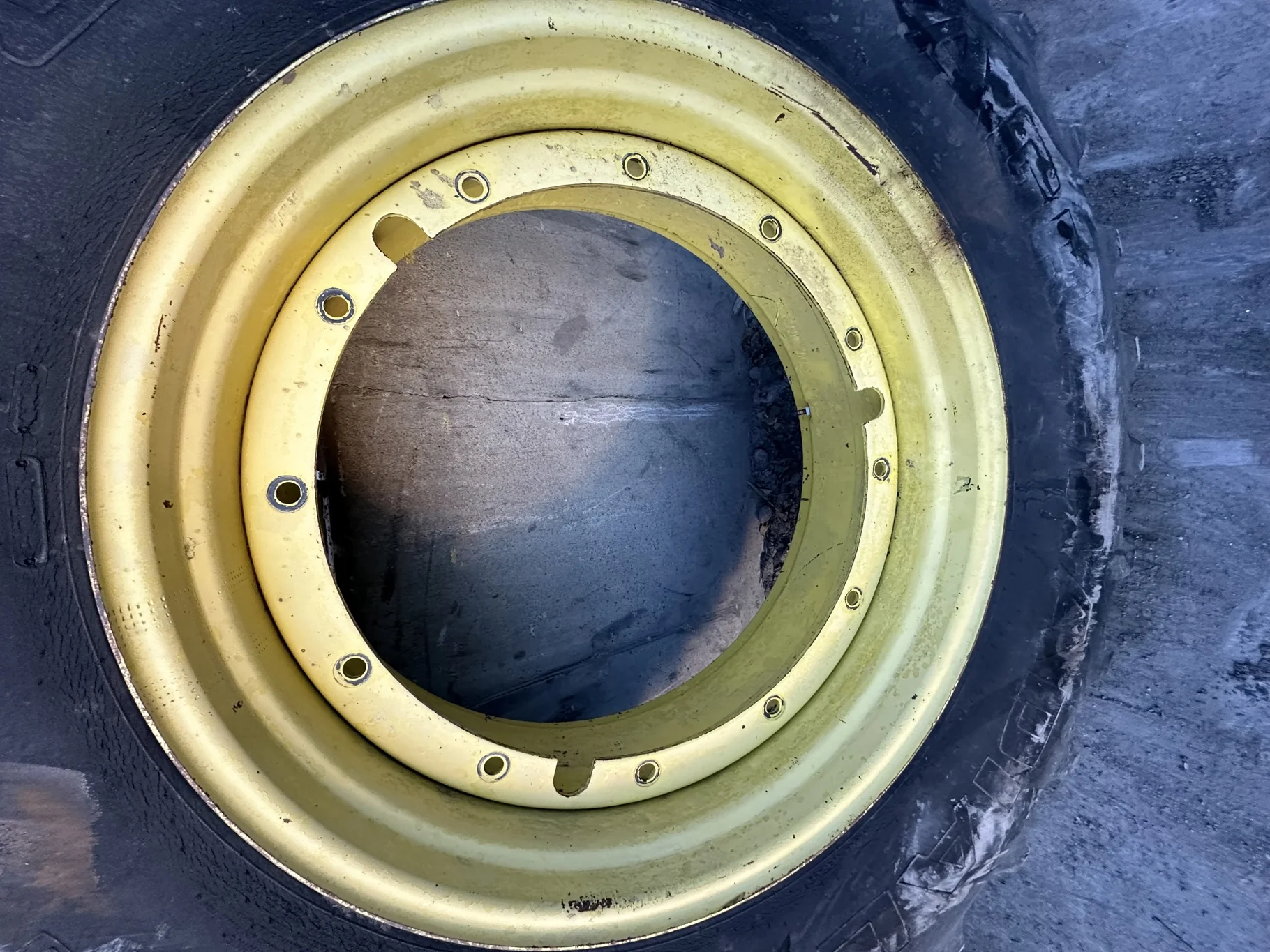 Used 16 X 38 John Deere Stub disc wheels. (Faded, Scratches, Rust Spots) image 5