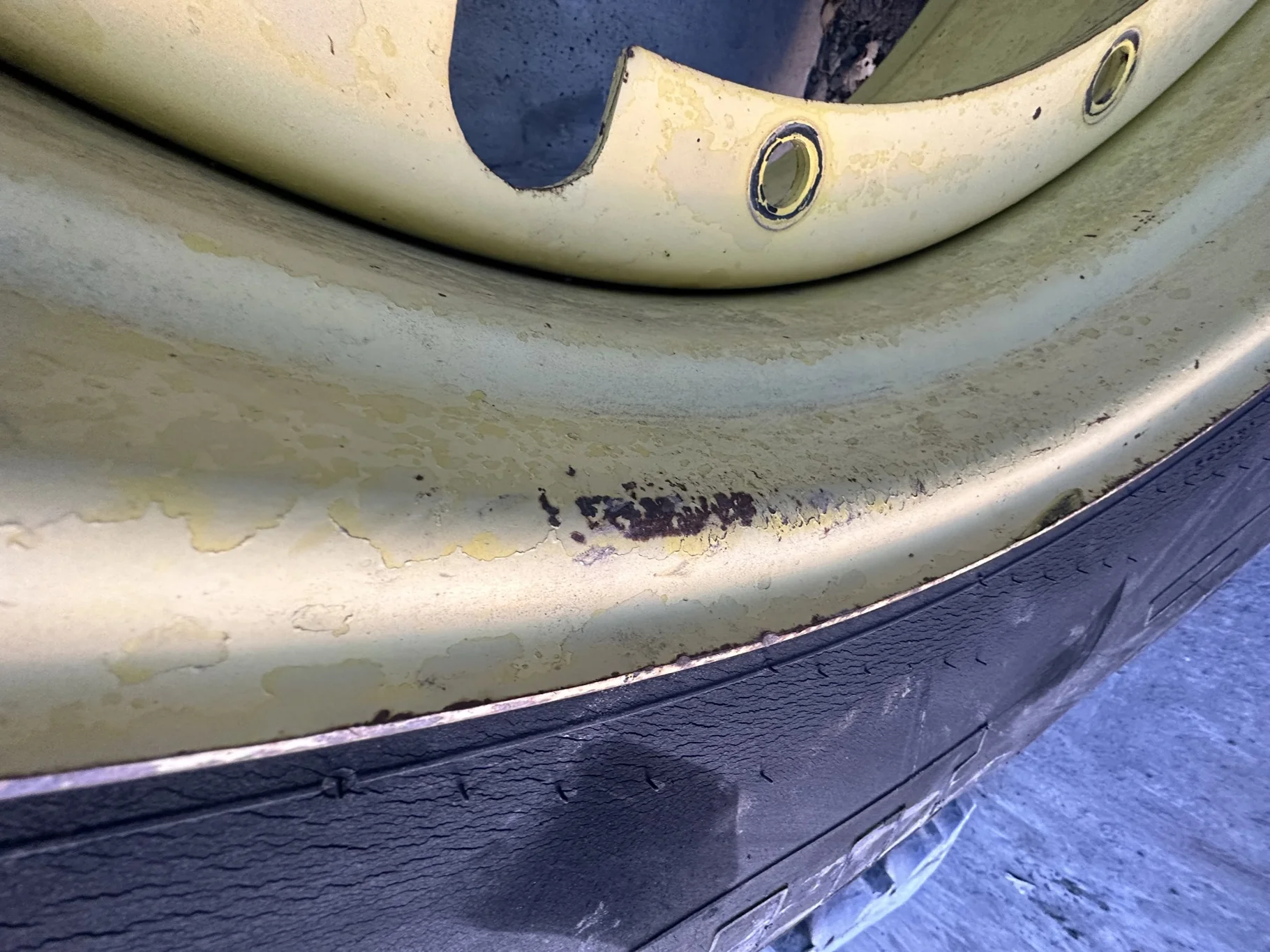 Used 16 X 38 John Deere Stub disc wheels. (Faded, Scratches, Rust Spots) image 6
