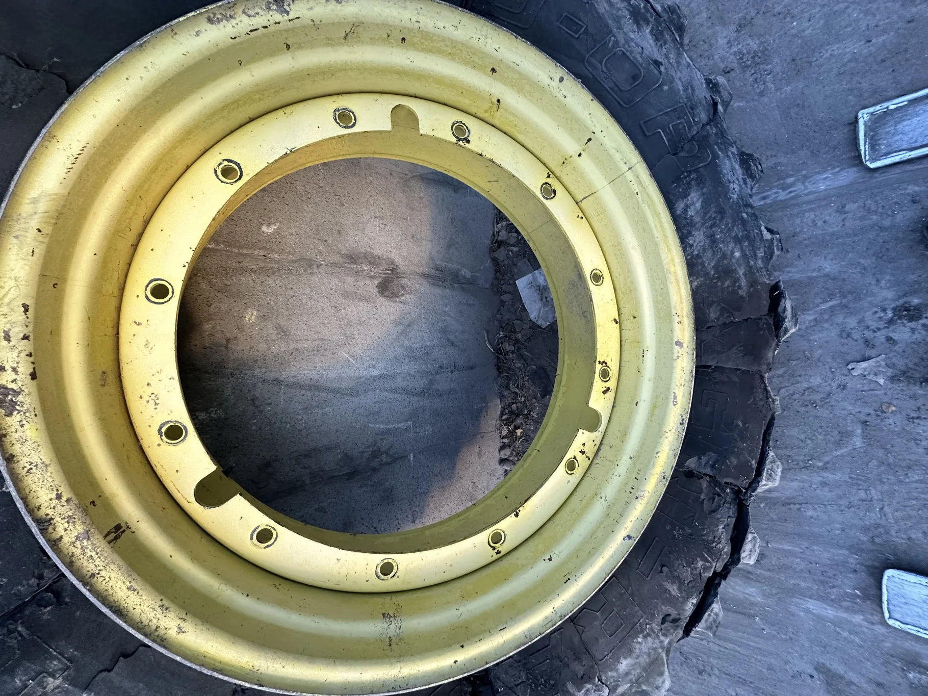 Used 16 X 38 John Deere Stub disc wheels. (Faded, Scratches, Rust Spots) image 7