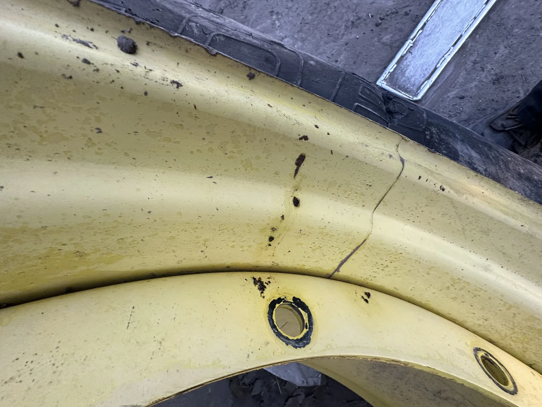 Used 16 X 38 John Deere Stub disc wheels. (Faded, Scratches, Rust Spots) image 8