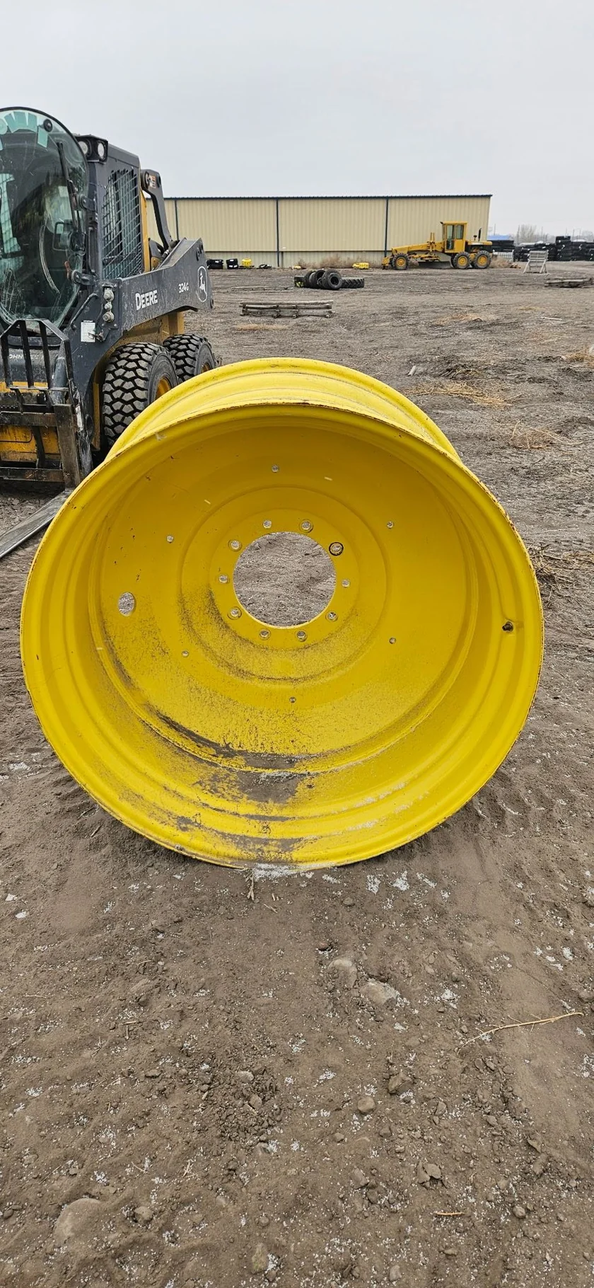 Used 23 x 42 JD 10 Bolt Dual Wheel (10-13.189-11.07)