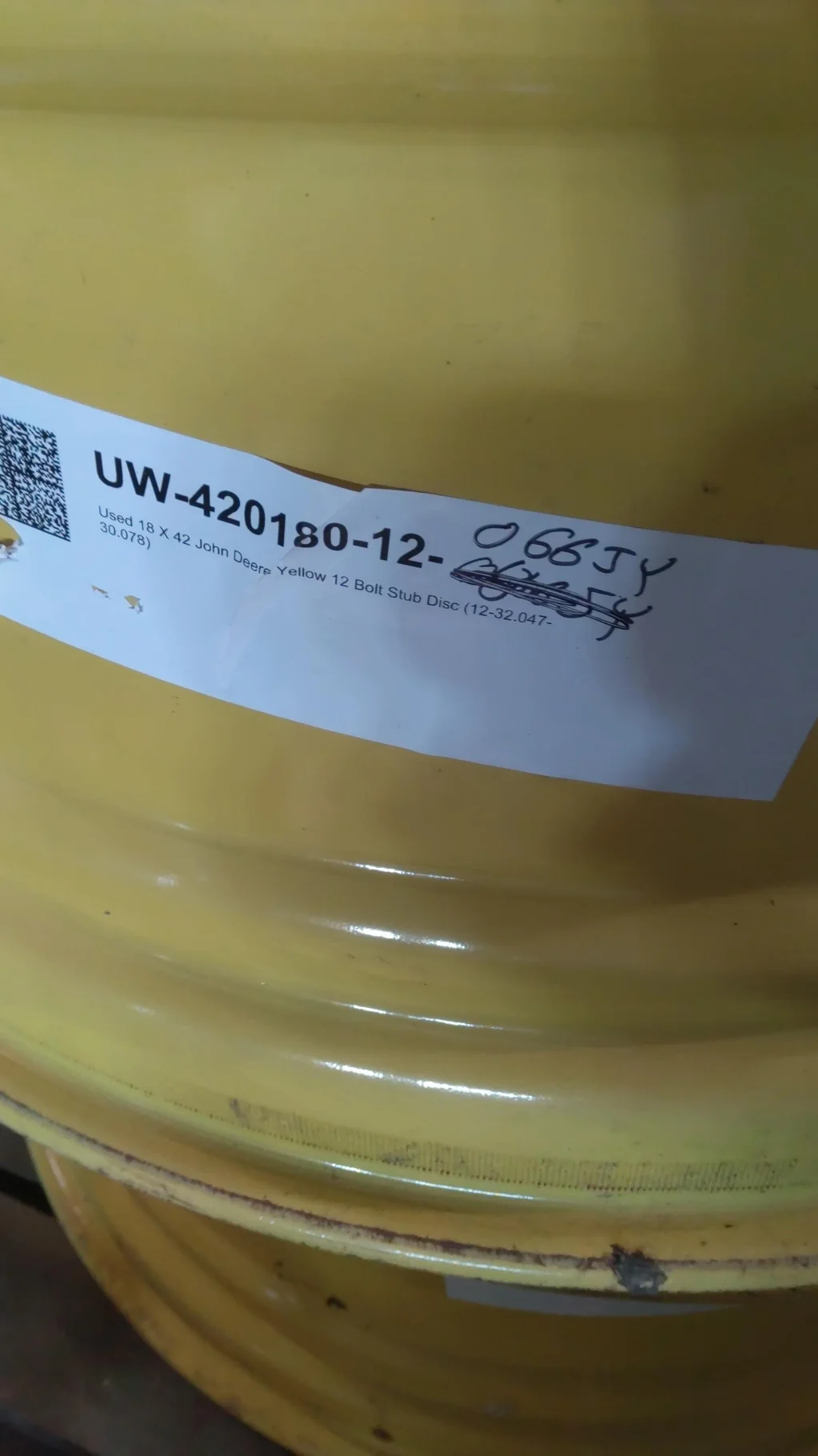 Used 18 X 42 John Deere Yellow 12 Bolt Stub Disc (12-32.047-30.078)