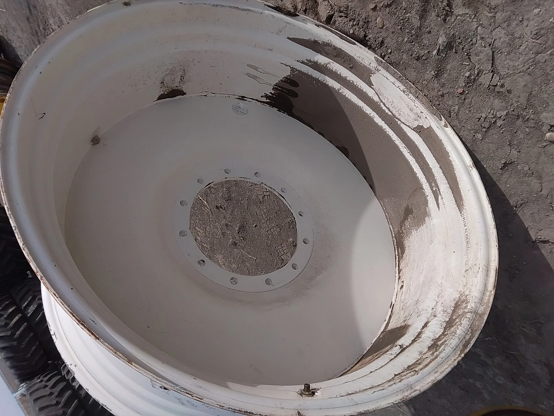 Used 25 X 46 White 12 Bolt Sprayer Wheel for CIH Trident image 2