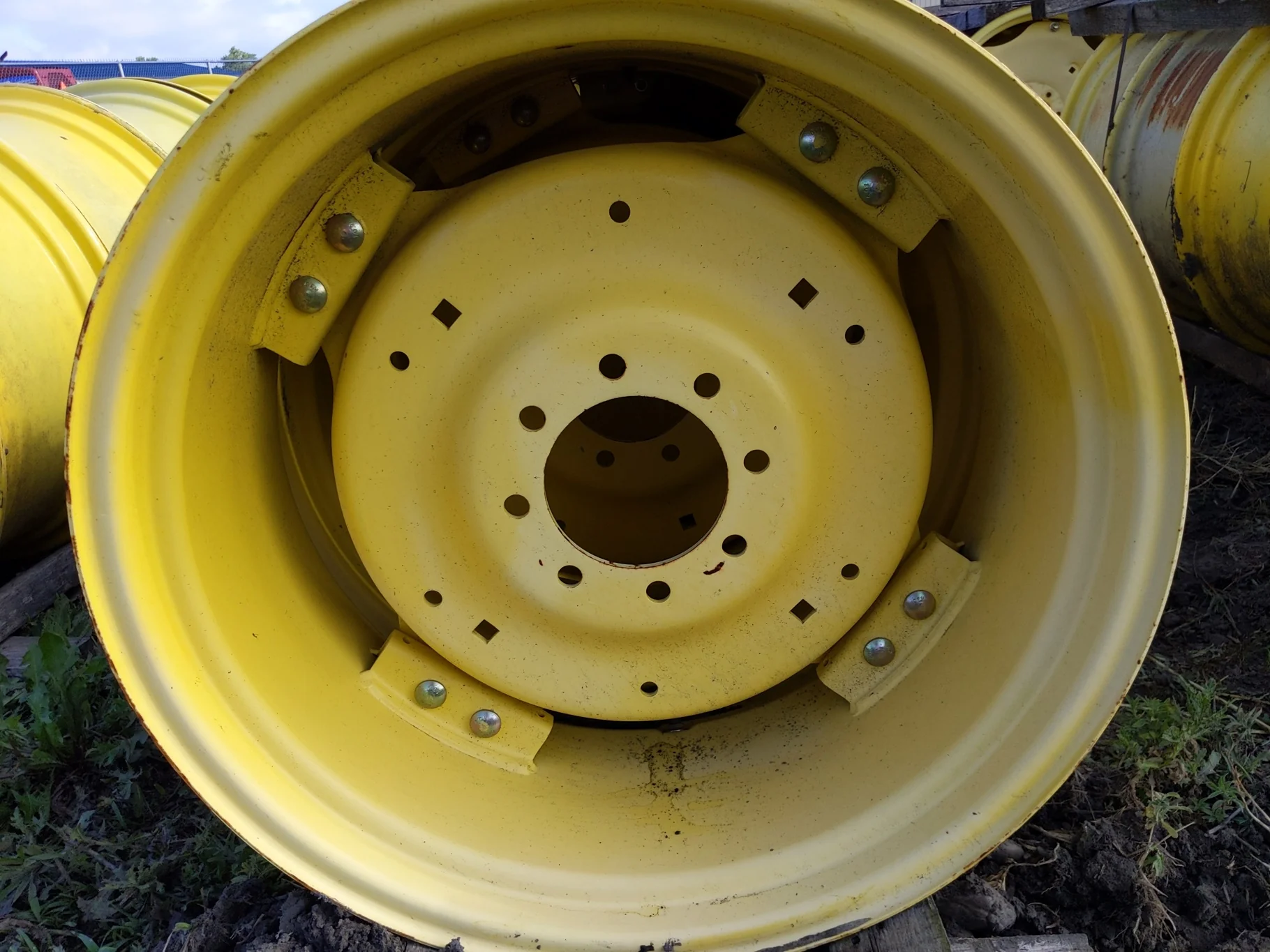 Used 12 X 28 JD GKN Rim 4/2 Clamp with 8-8-6 Center