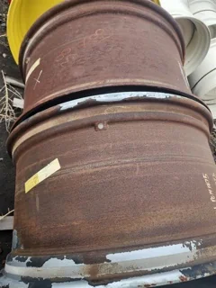 18 X 38 10 Bolt CIH Scratches rust image 10