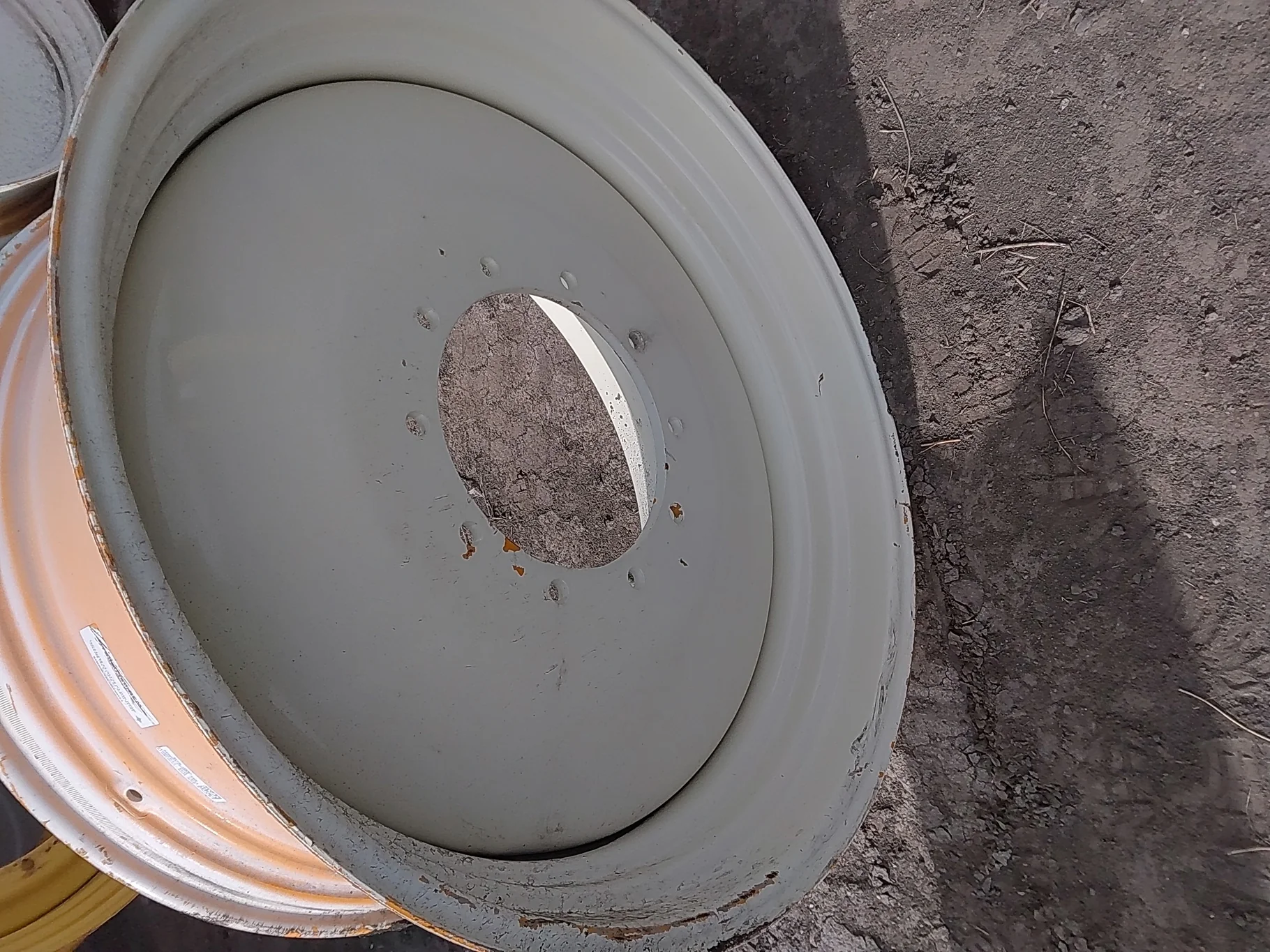 18 x 38 New Holland White 10 Bolt (.938) Sprayer Wheel (10-14.567-12.44) -4.88 offset image 4