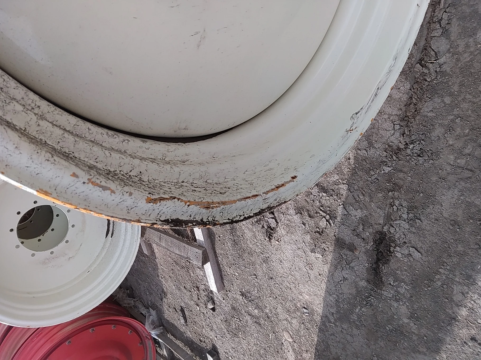 18 x 38 New Holland White 10 Bolt (.938) Sprayer Wheel (10-14.567-12.44) -4.88 offset image 5